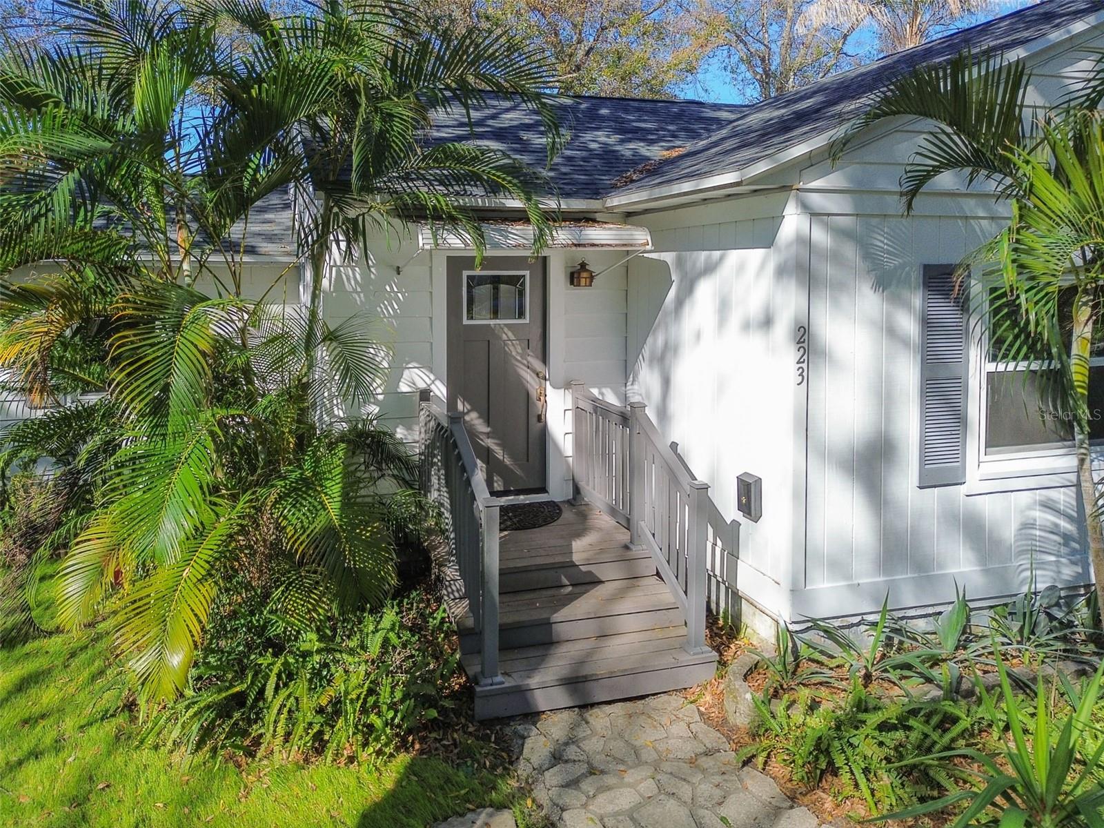 223 33RD AVE N, ST PETERSBURG, FL, 33704