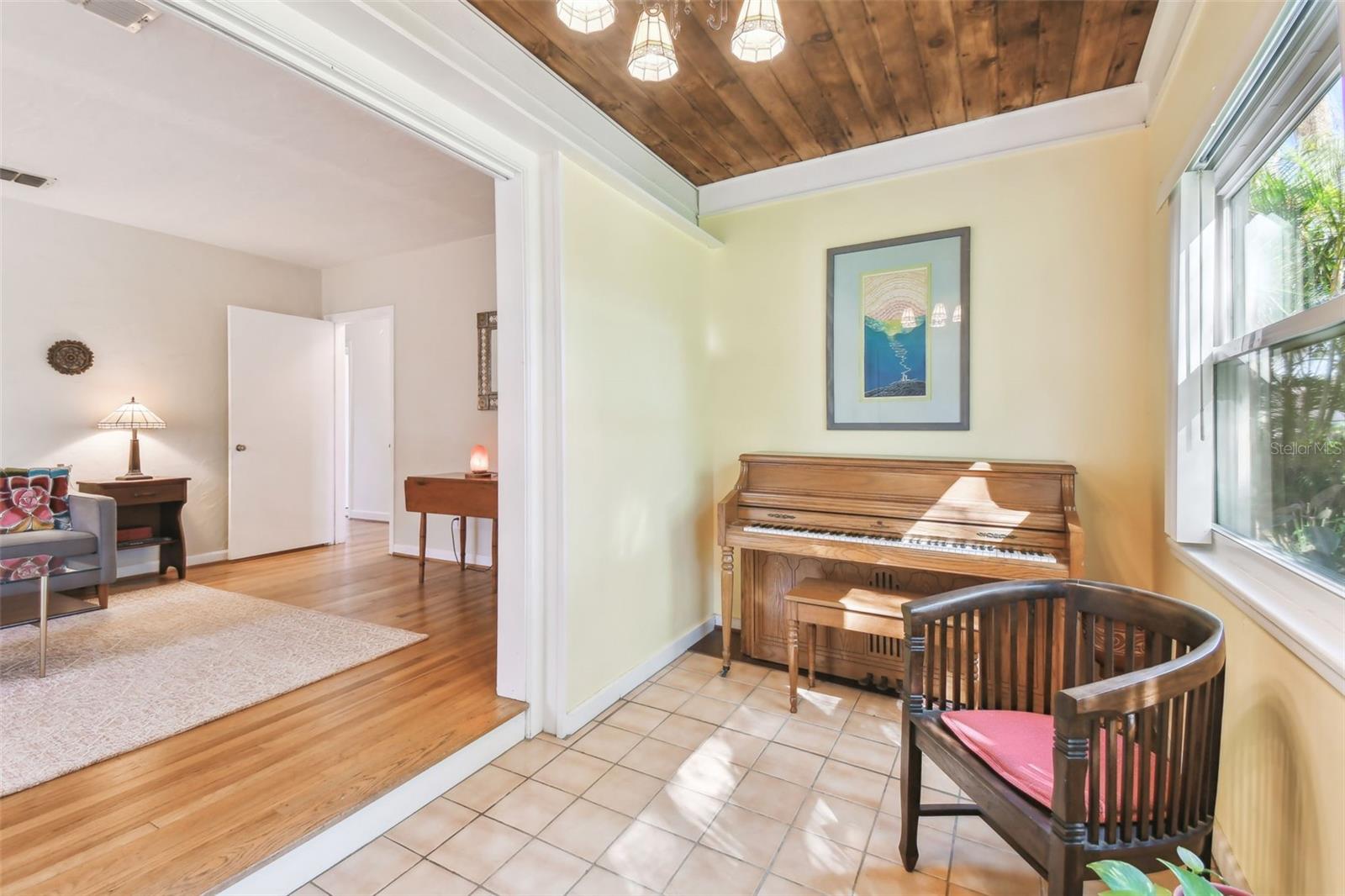 223 33RD AVE N, ST PETERSBURG, FL, 33704