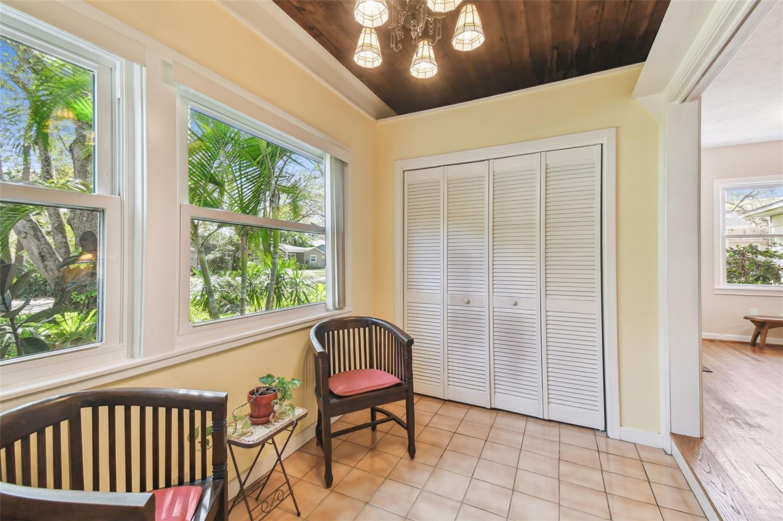 223 33RD AVE N, ST PETERSBURG, FL, 33704