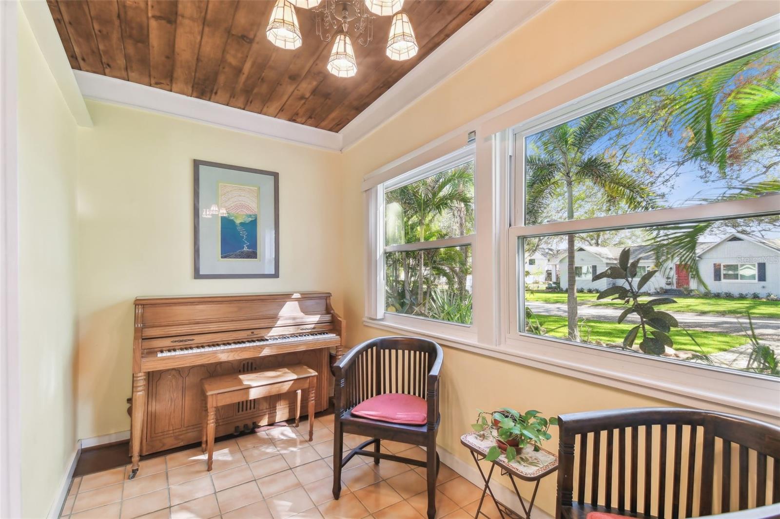 223 33RD AVE N, ST PETERSBURG, FL, 33704