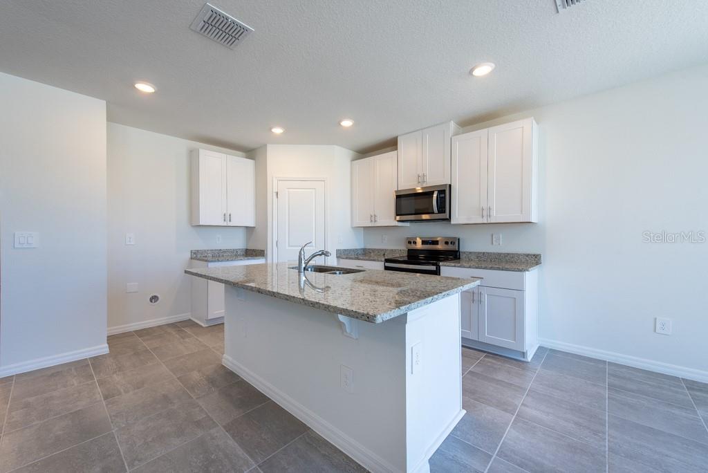 1321 OAK VALLEY DR, AUBURNDALE, FL, 33823