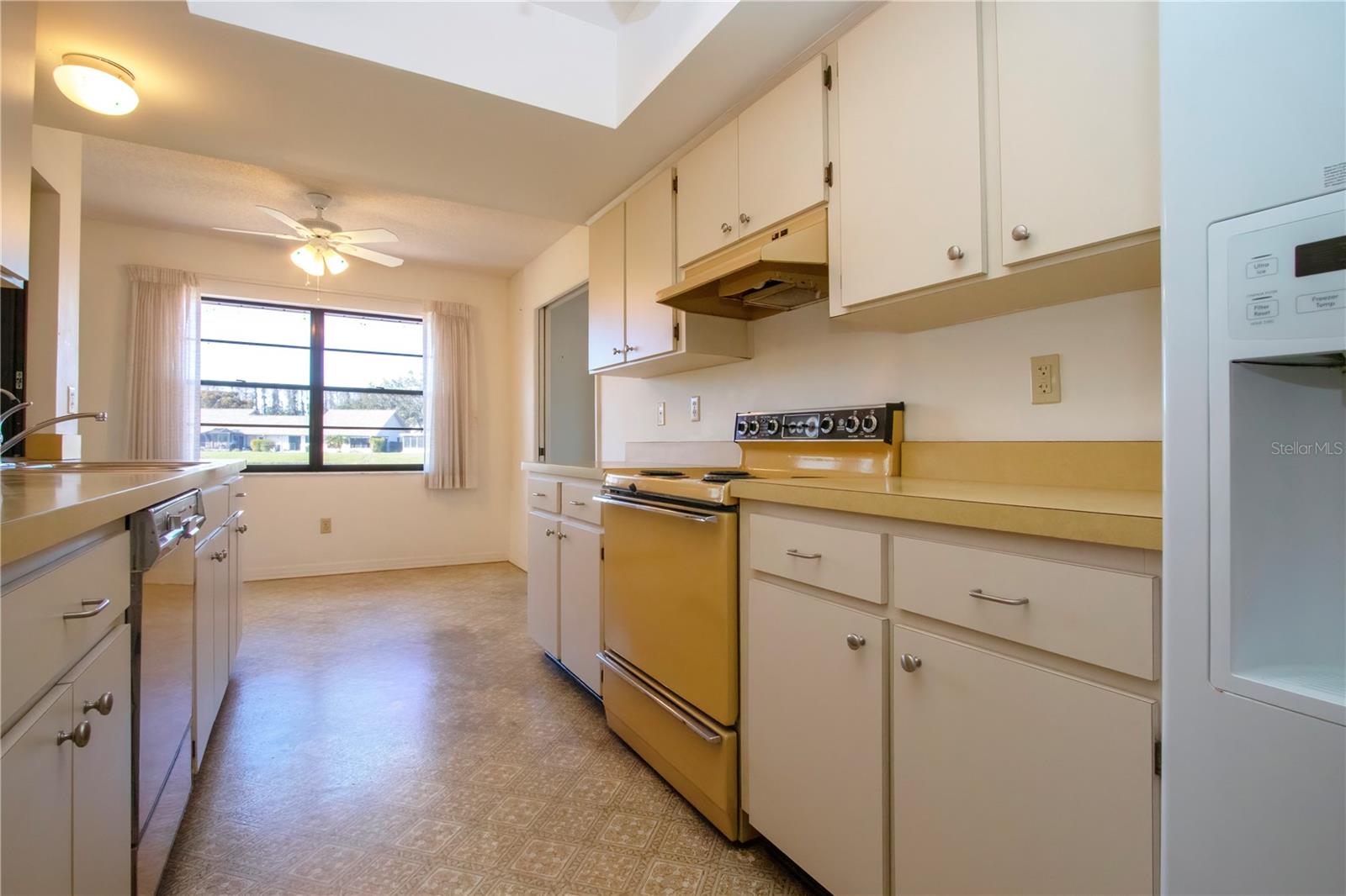 1742 W DEL WEBB BLVD, SUN CITY CENTER, FL, 33573