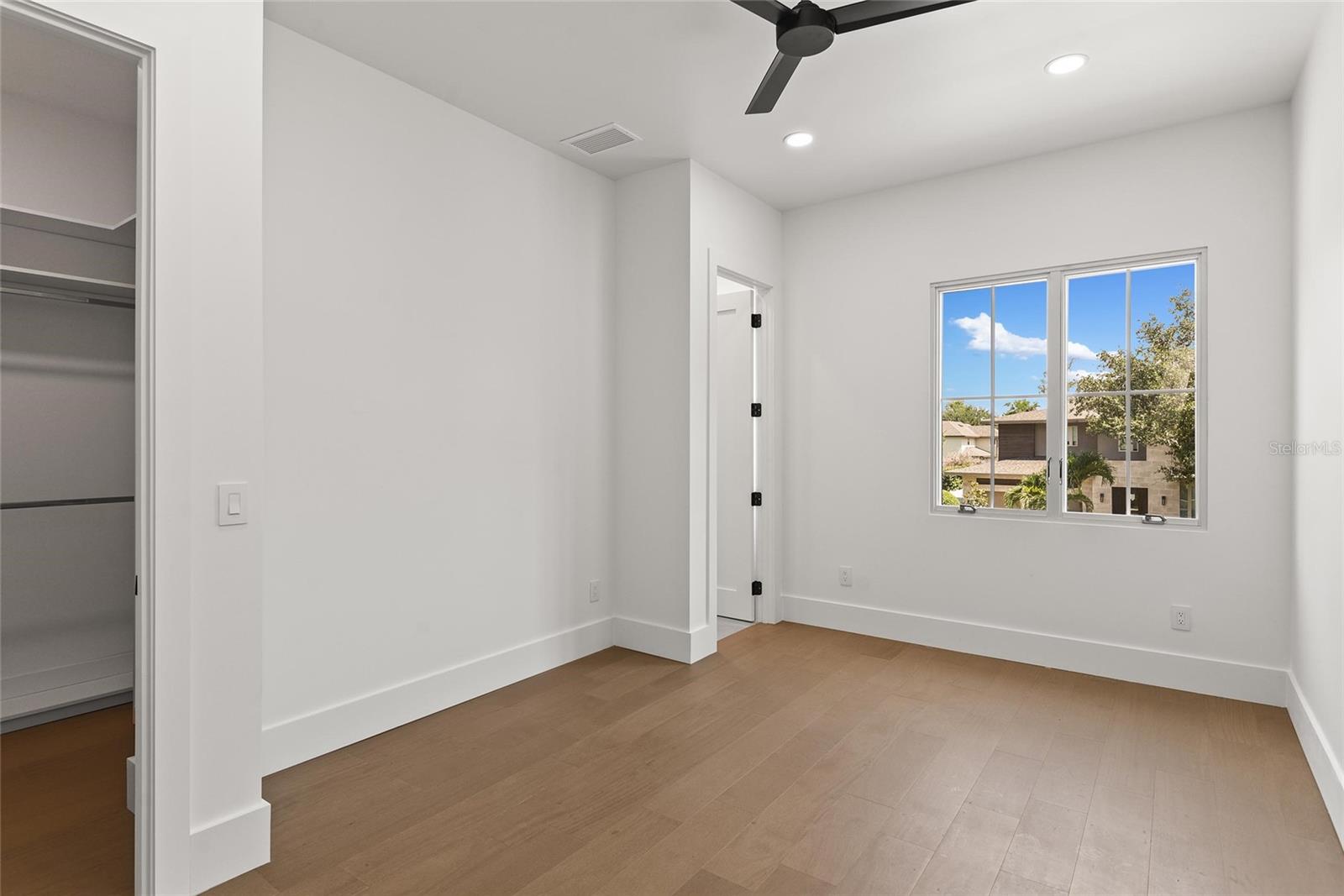 O6282425 Property Photo