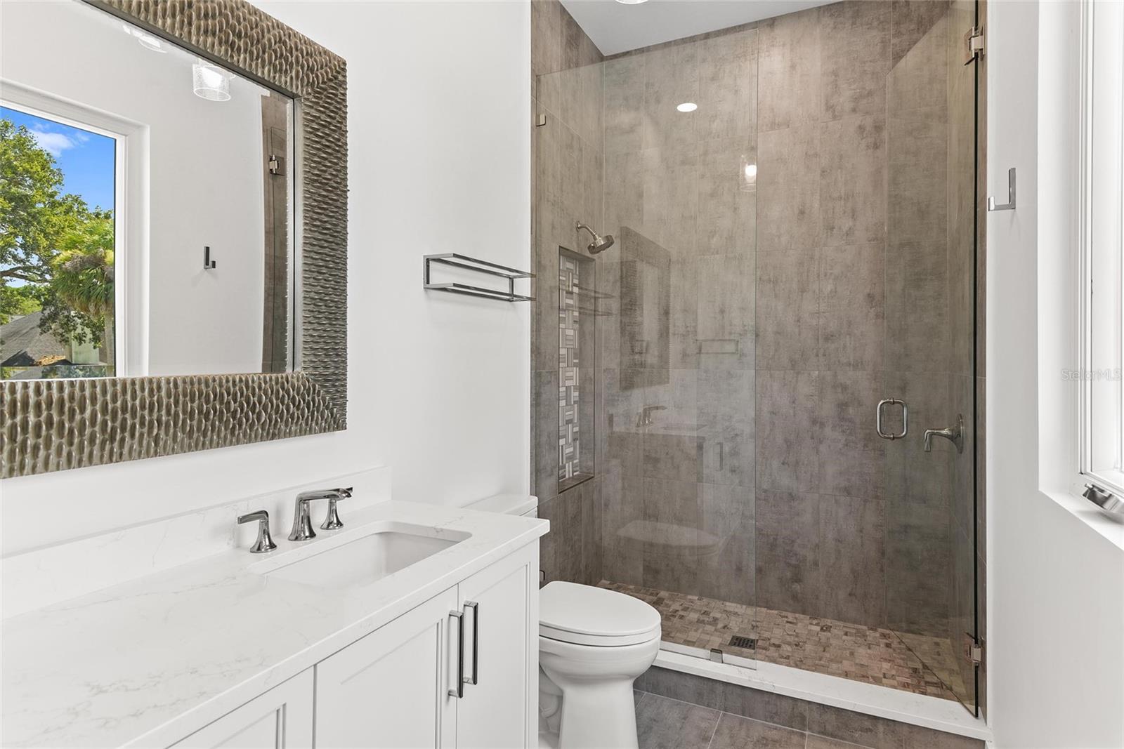 O6282425 Property Photo