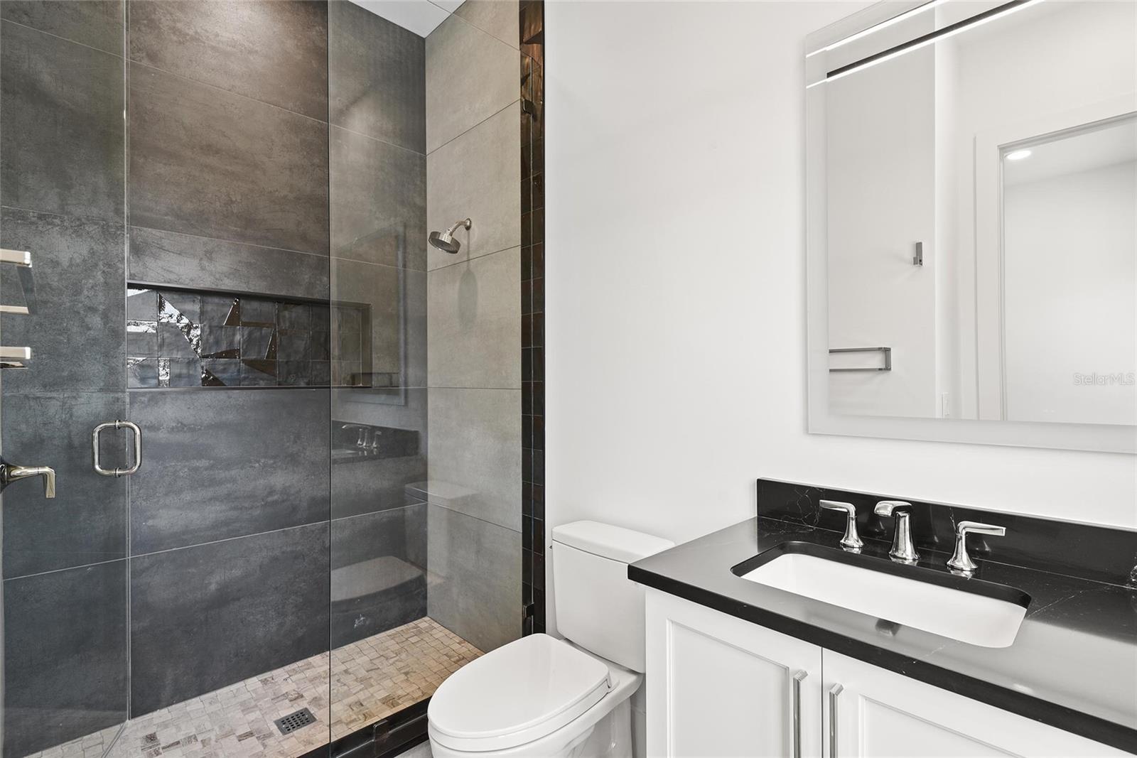 O6282425 Property Photo