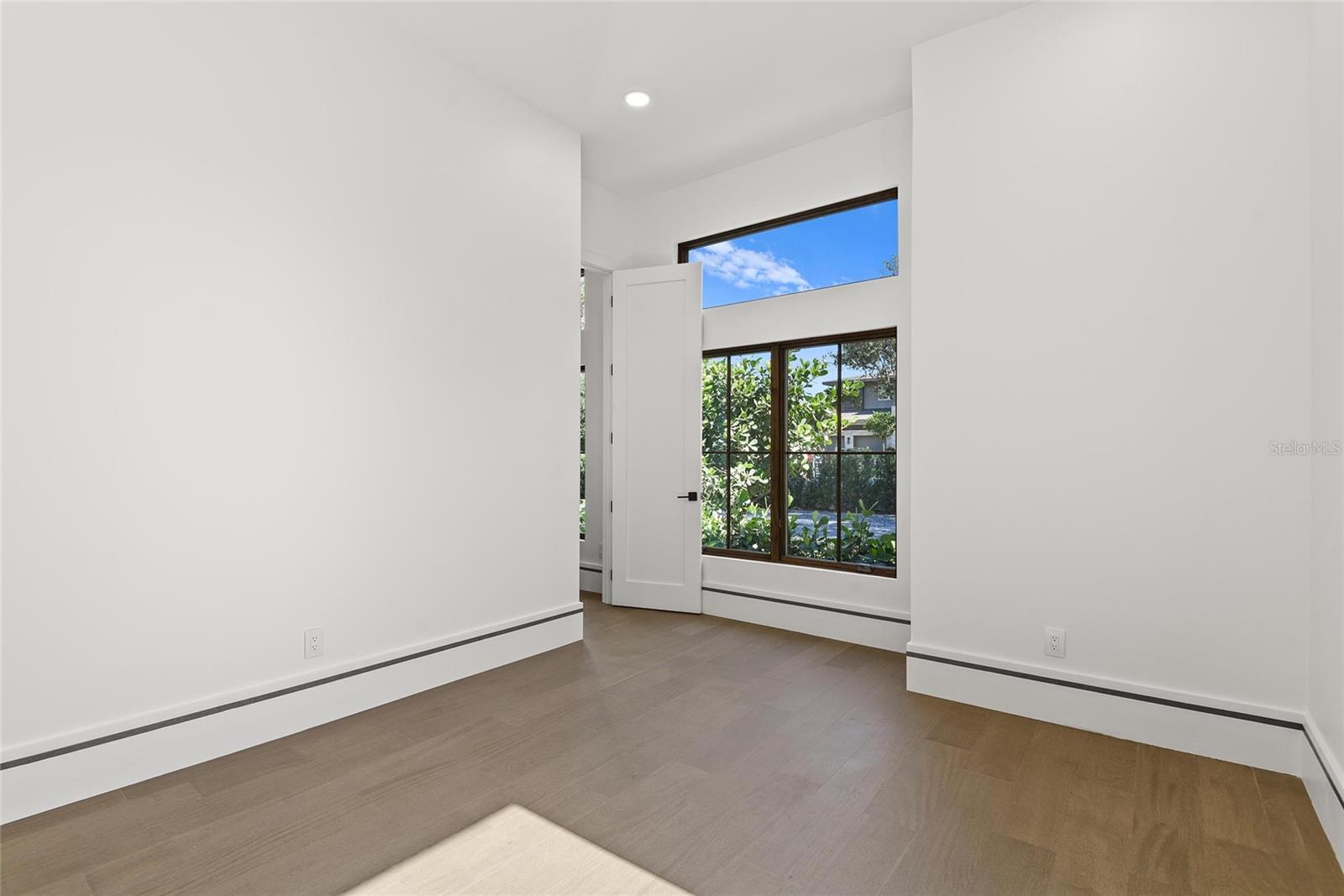 O6282425 Property Photo