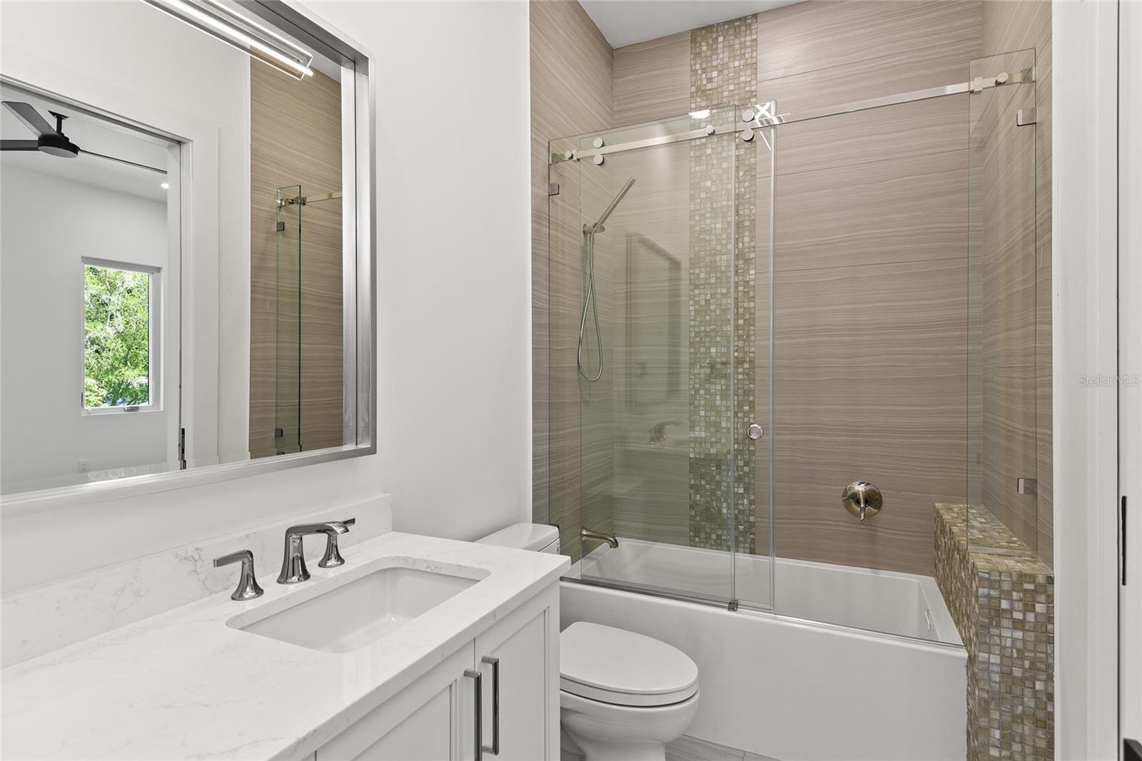 O6282425 Property Photo