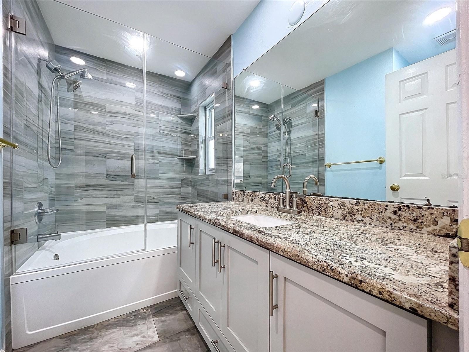 11116 BLOOMINGTON DR, TAMPA, FL, 33635