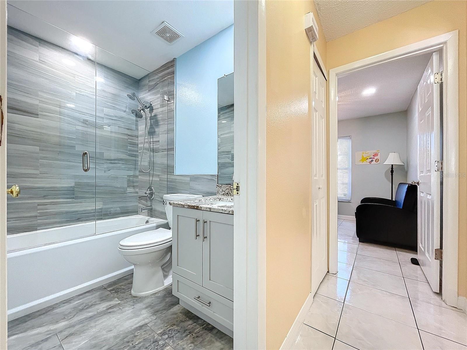 11116 BLOOMINGTON DR, TAMPA, FL, 33635