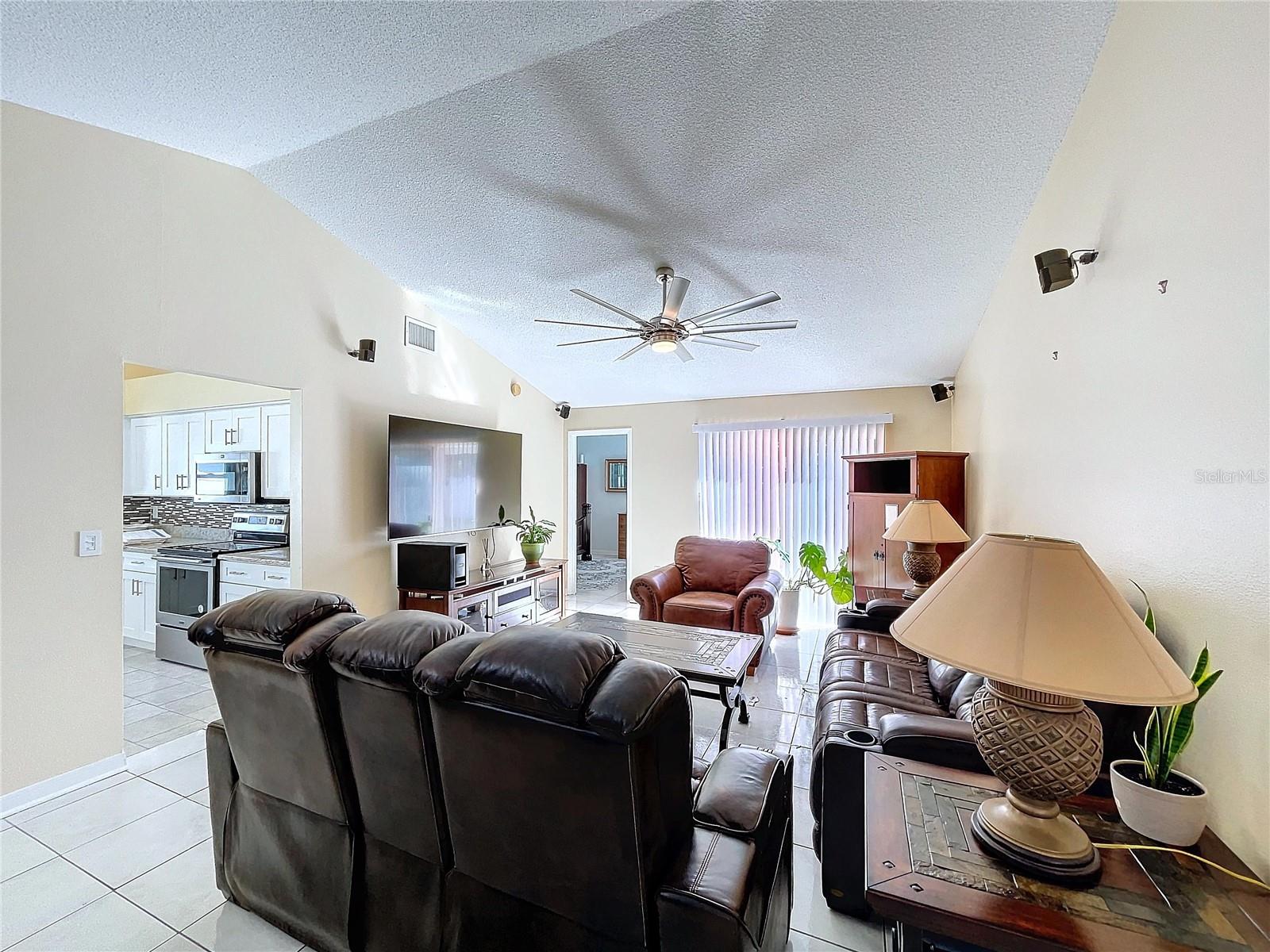 11116 BLOOMINGTON DR, TAMPA, FL, 33635