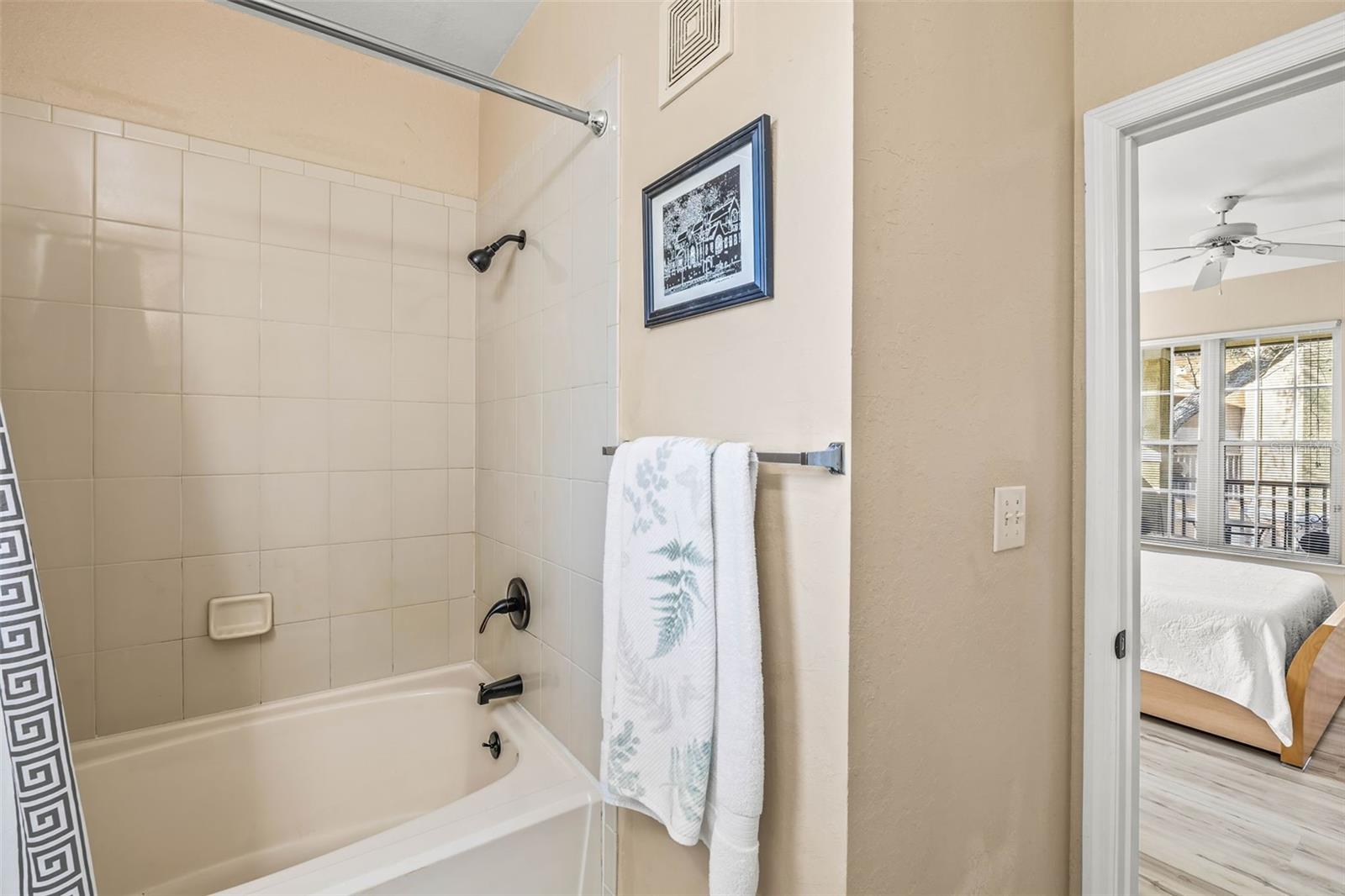 10115 COURTNEY PALMS BLVD #202, TAMPA, FL, 33619
