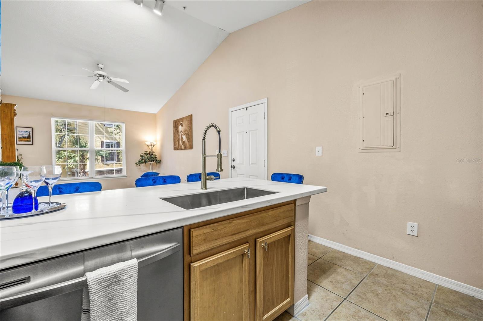 10115 COURTNEY PALMS BLVD #202, TAMPA, FL, 33619