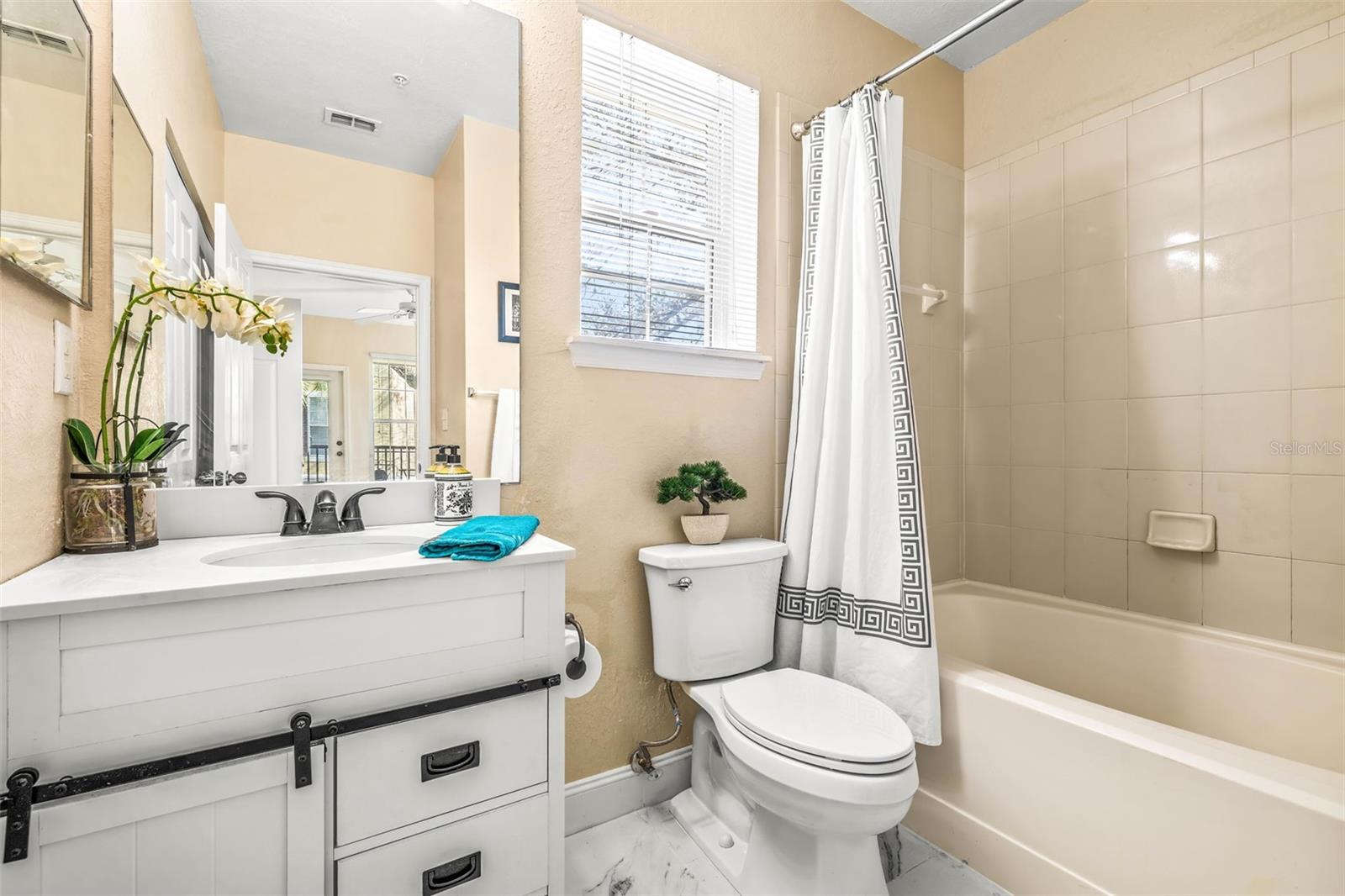 10115 COURTNEY PALMS BLVD #202, TAMPA, FL, 33619