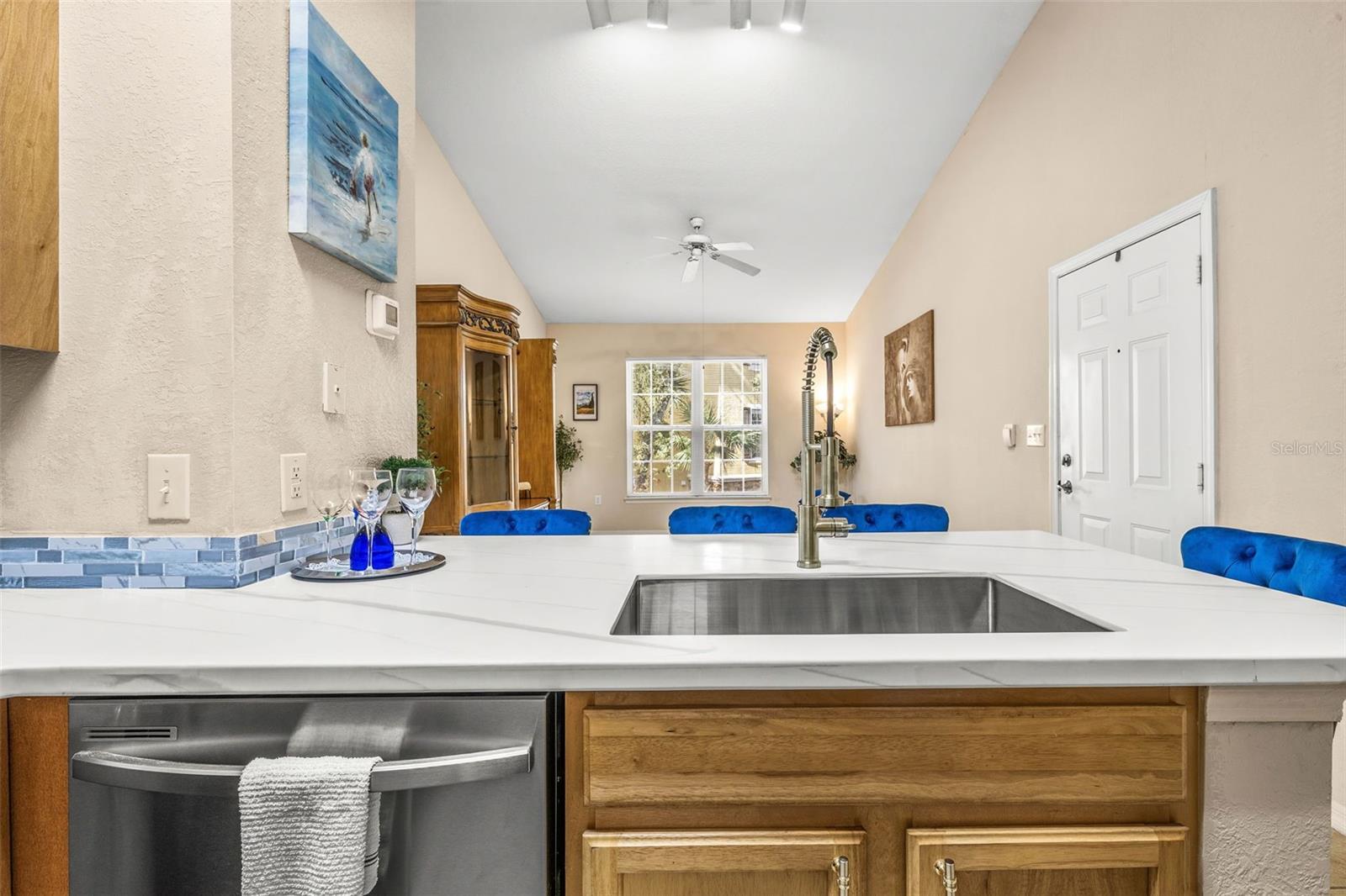 10115 COURTNEY PALMS BLVD #202, TAMPA, FL, 33619