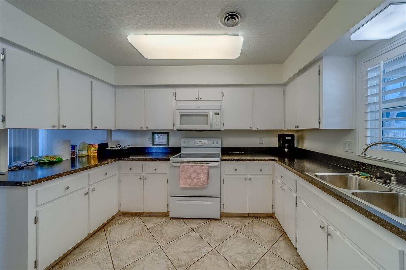 131 BLUFF VIEW DR #208, BELLEAIR BLUFFS, FL, 33770