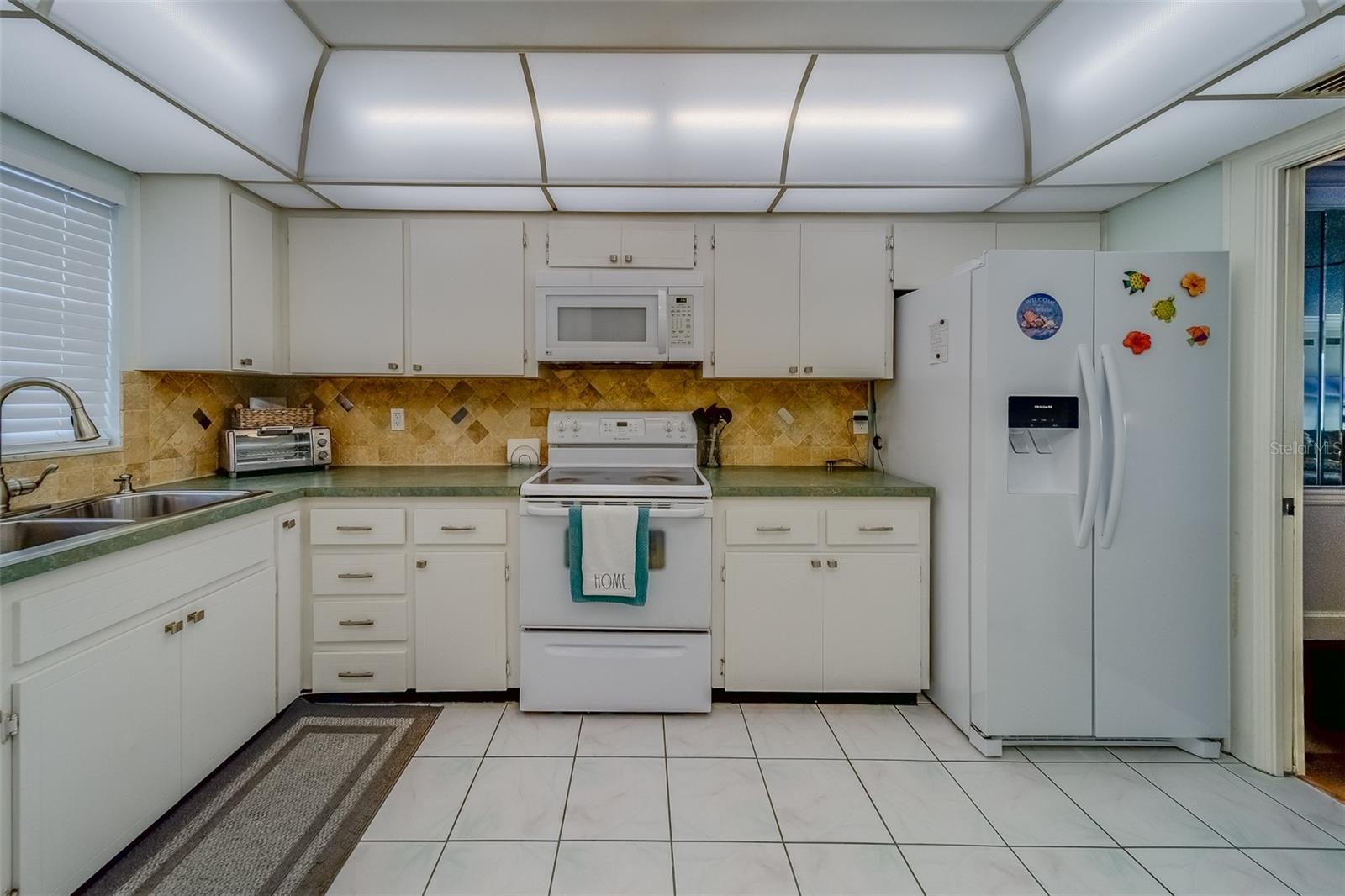 131 BLUFF VIEW DR #208, BELLEAIR BLUFFS, FL, 33770