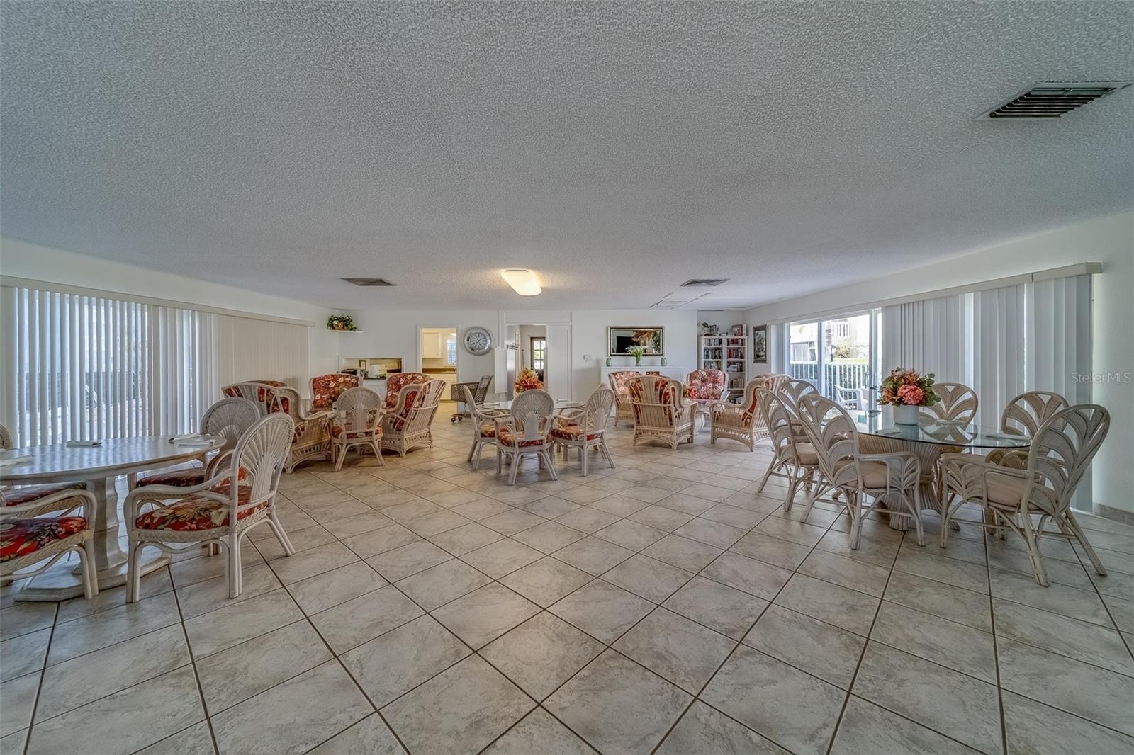 131 BLUFF VIEW DR #208, BELLEAIR BLUFFS, FL, 33770