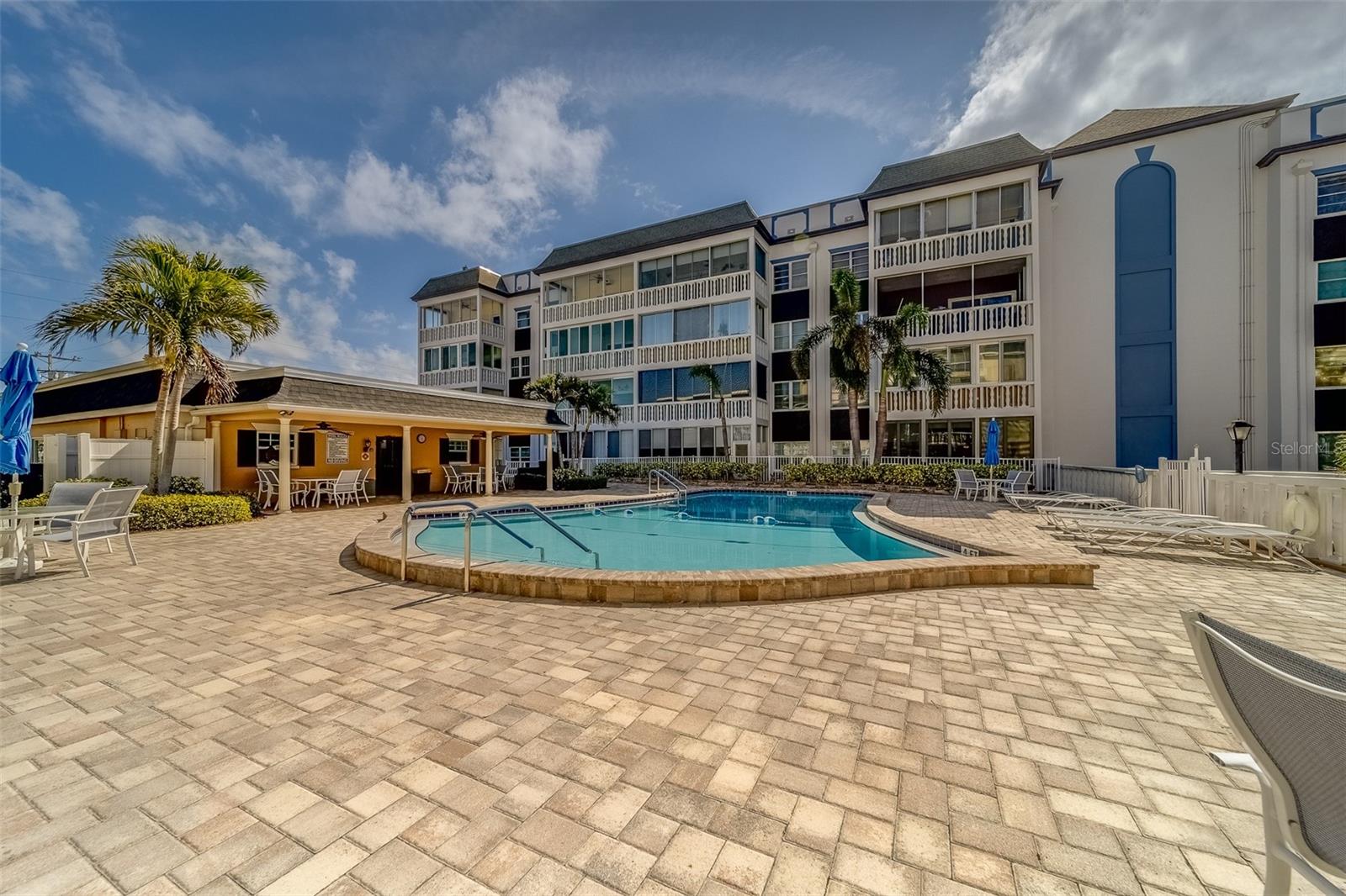 131 BLUFF VIEW DR #208, BELLEAIR BLUFFS, FL, 33770