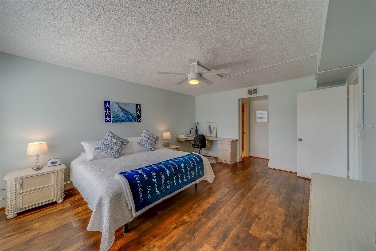 131 BLUFF VIEW DR #208, BELLEAIR BLUFFS, FL, 33770