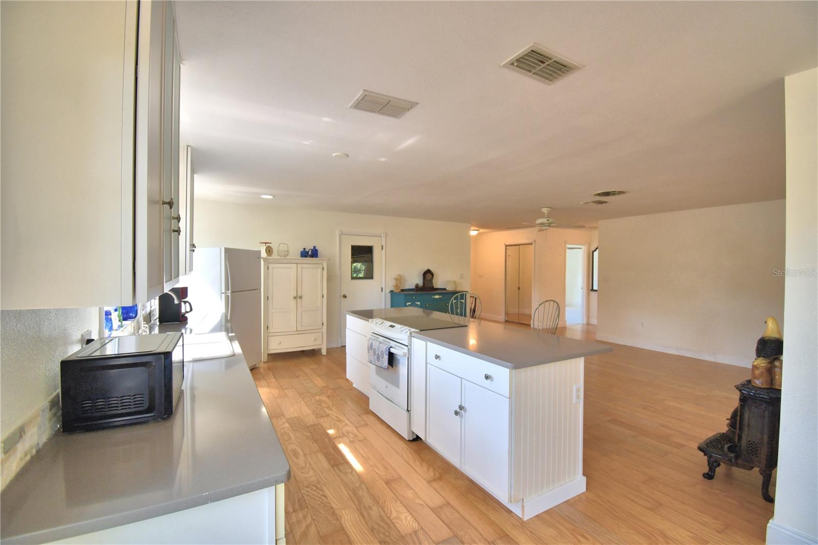 16 CEDAR DR, DAVENPORT, FL, 33837
