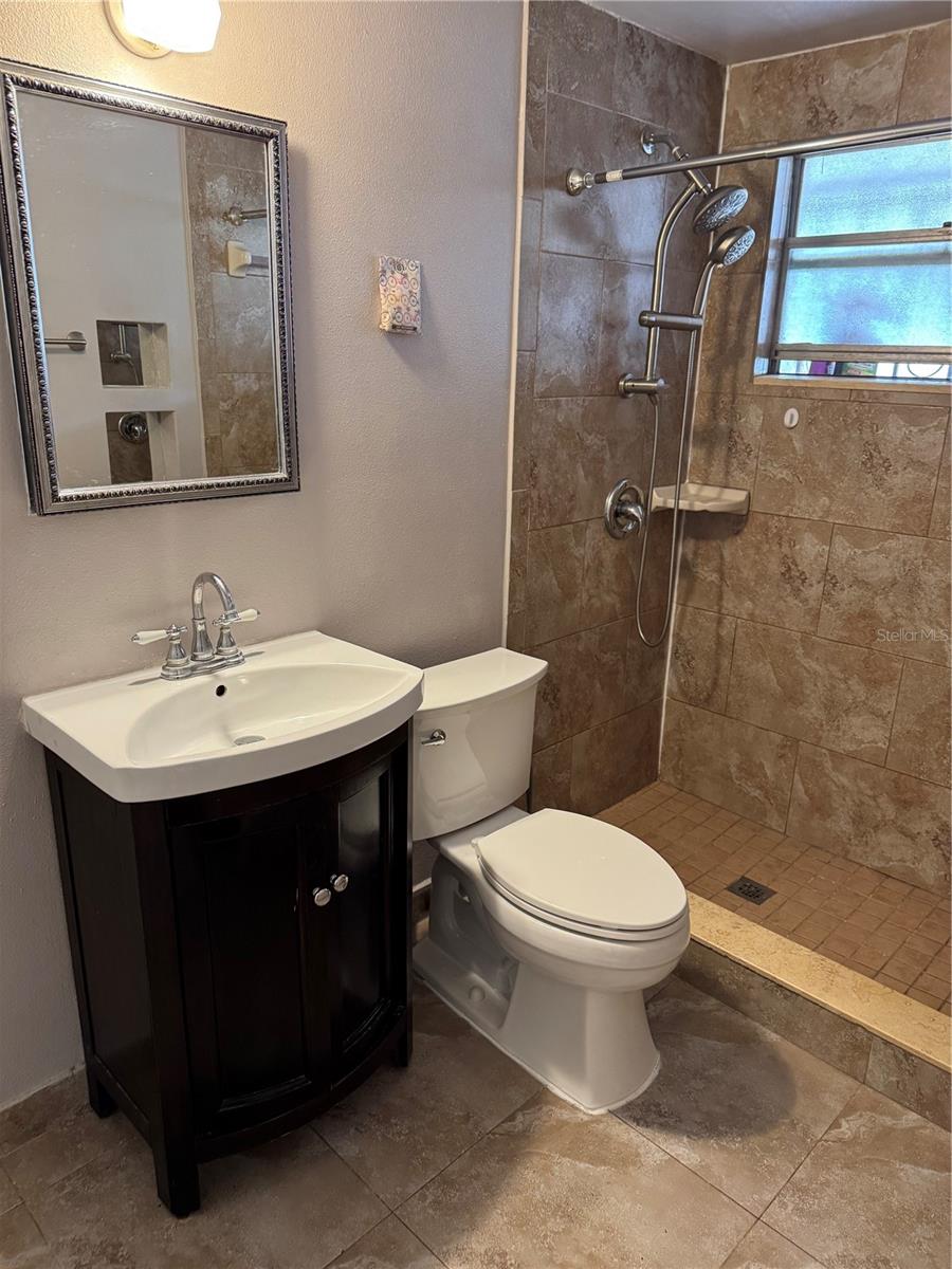 1303 E LAKE AVE, TAMPA, FL, 33605