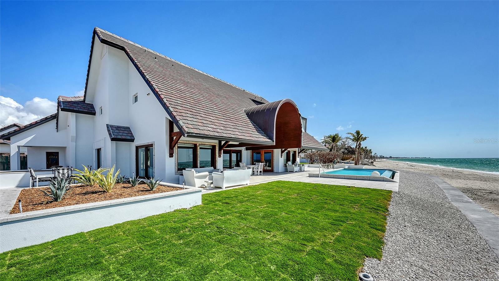 TB8352474 Property Photo