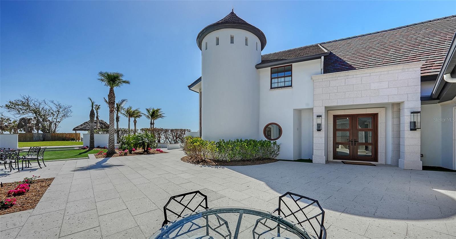 TB8352474 Property Photo