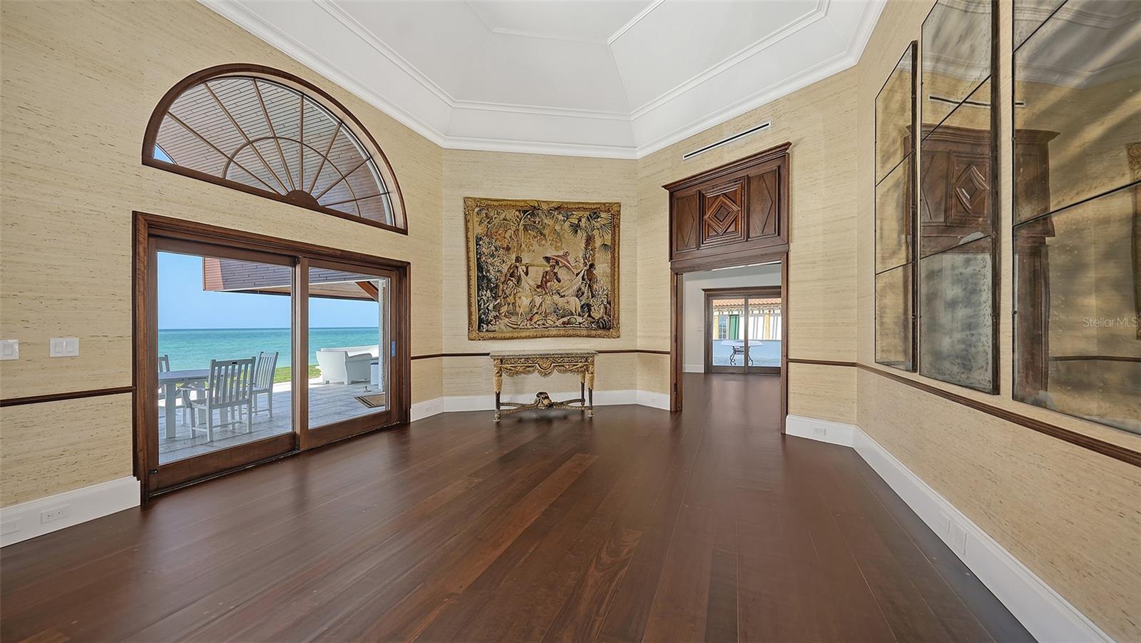 TB8352474 Property Photo