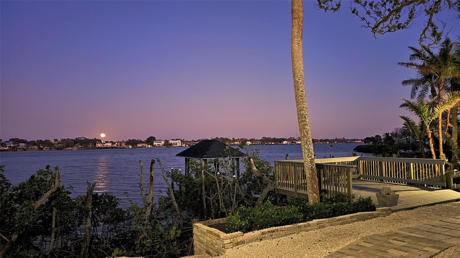 TB8352474 Property Photo