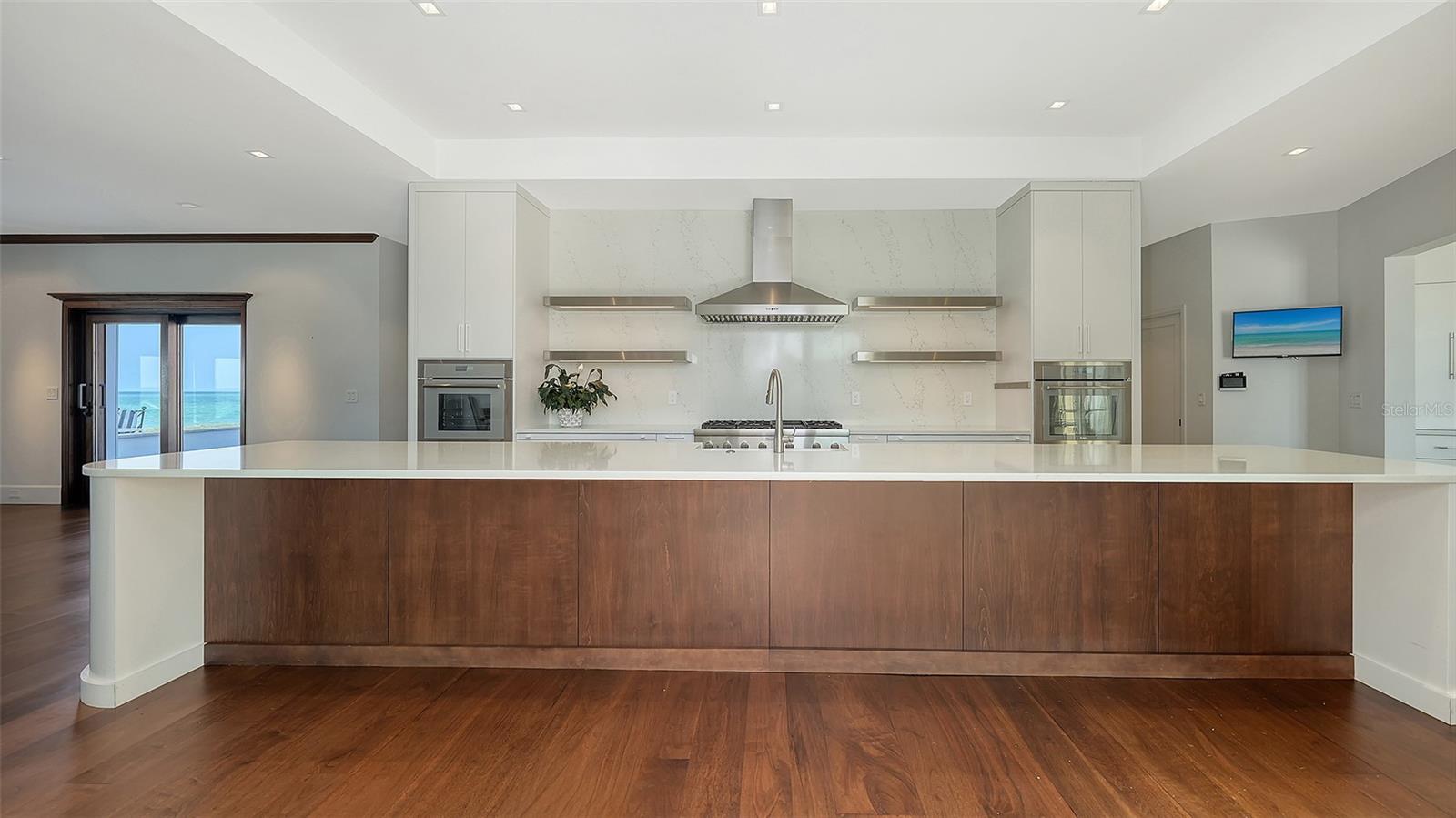 TB8352474 Property Photo