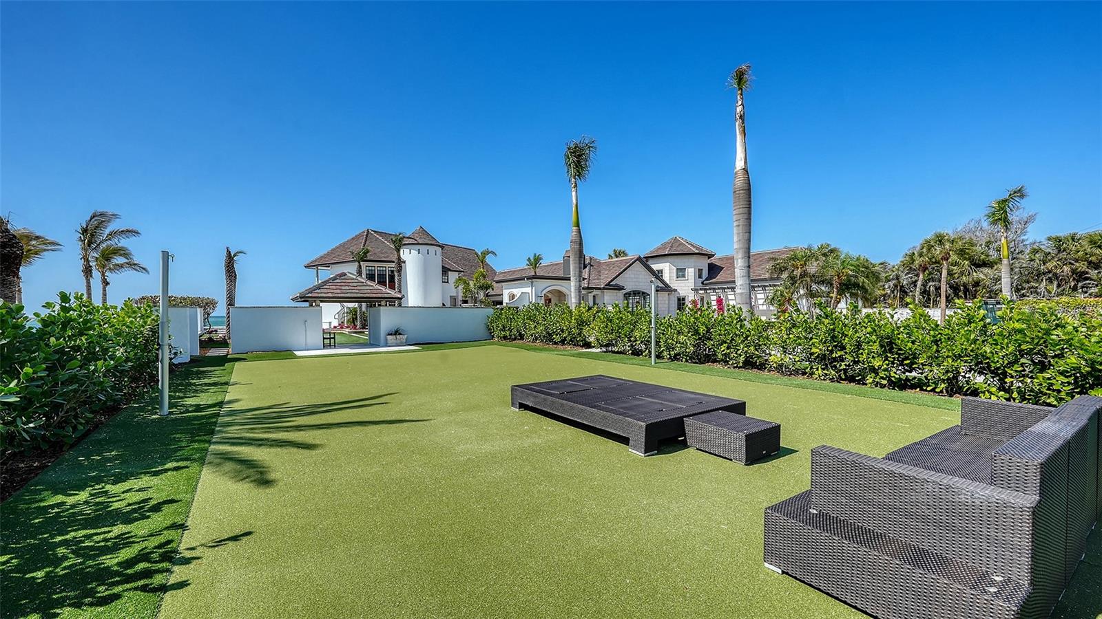 TB8352474 Property Photo