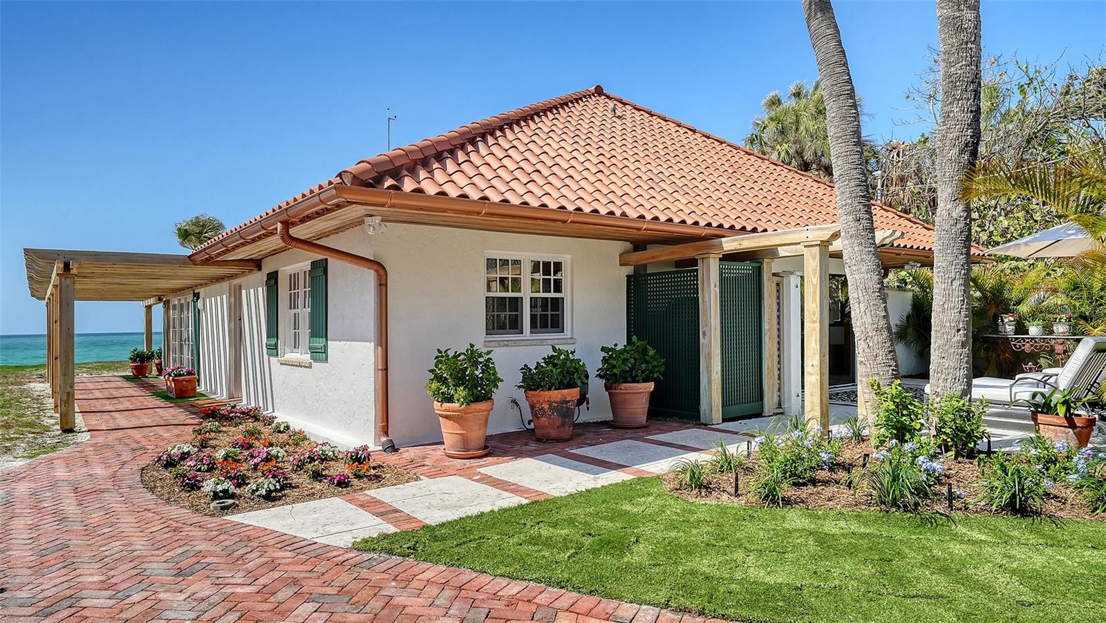 TB8352474 Property Photo