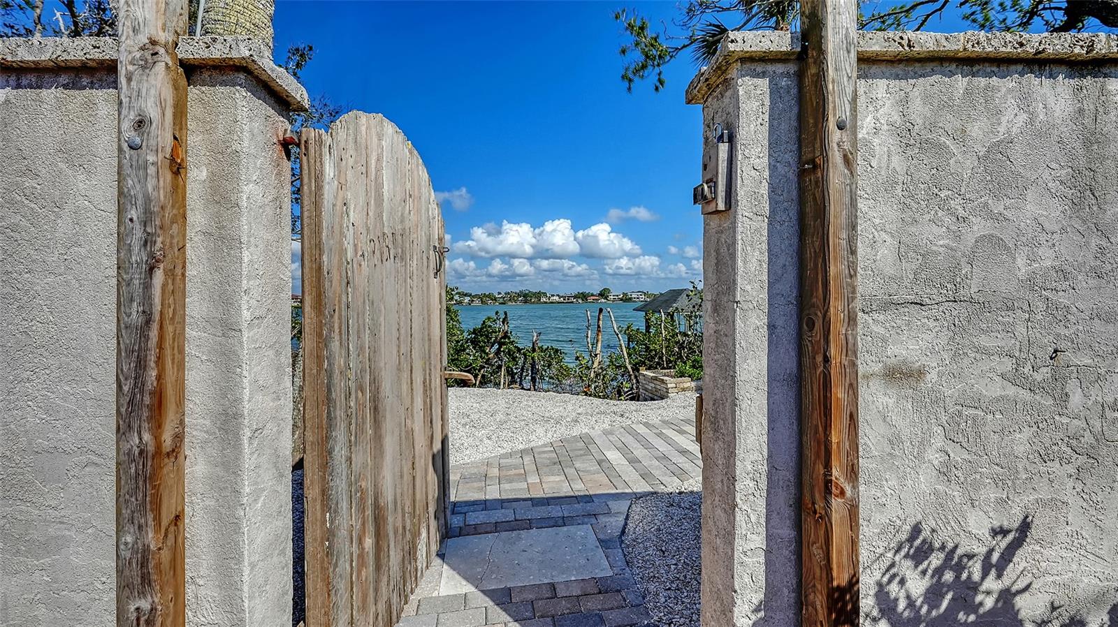 TB8352474 Property Photo