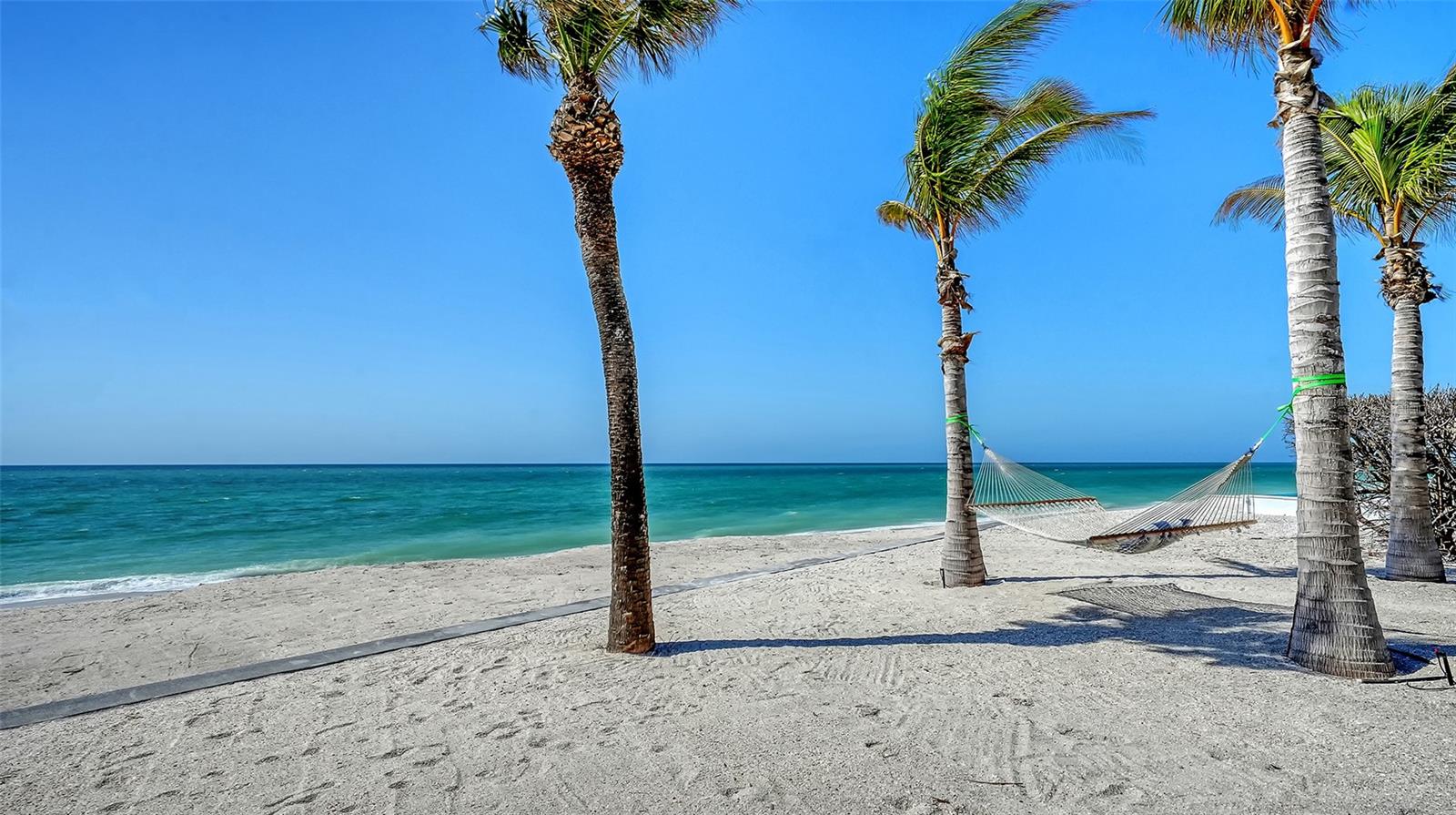 TB8352474 Property Photo