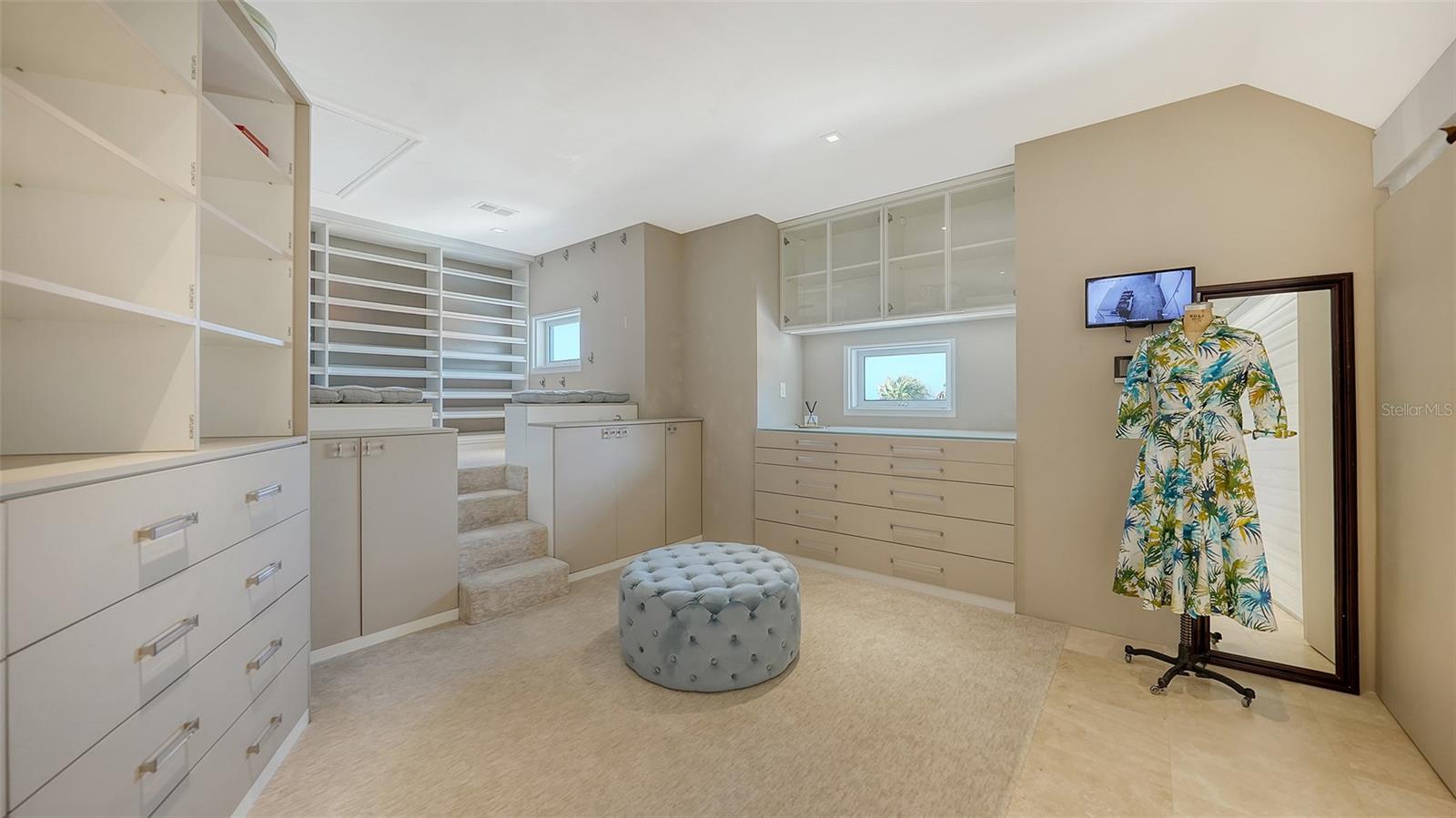 TB8352474 Property Photo