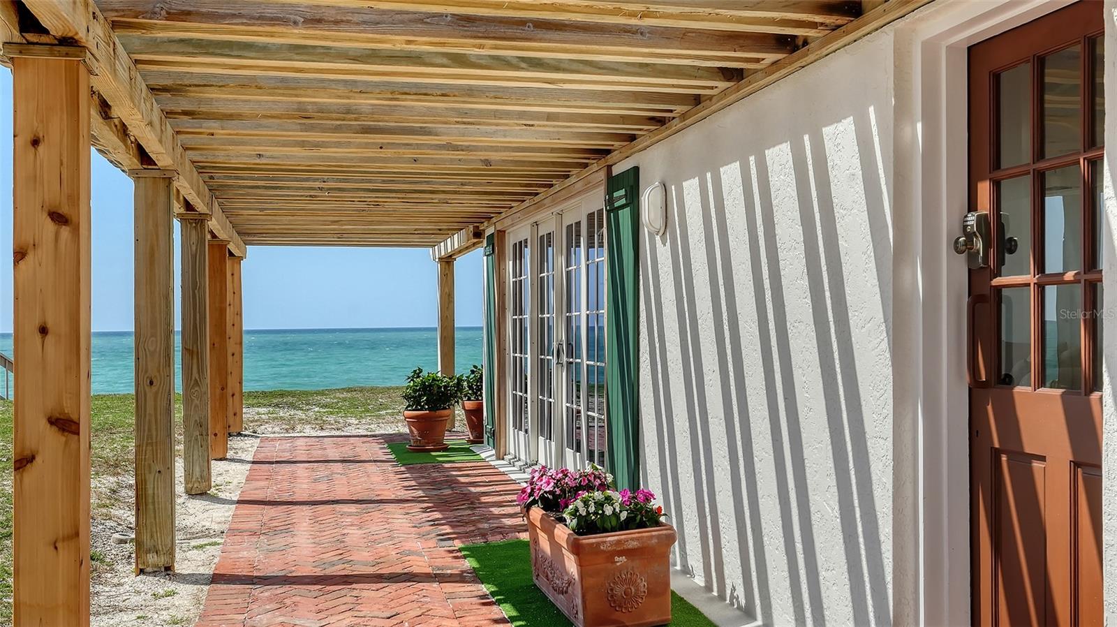 TB8352474 Property Photo