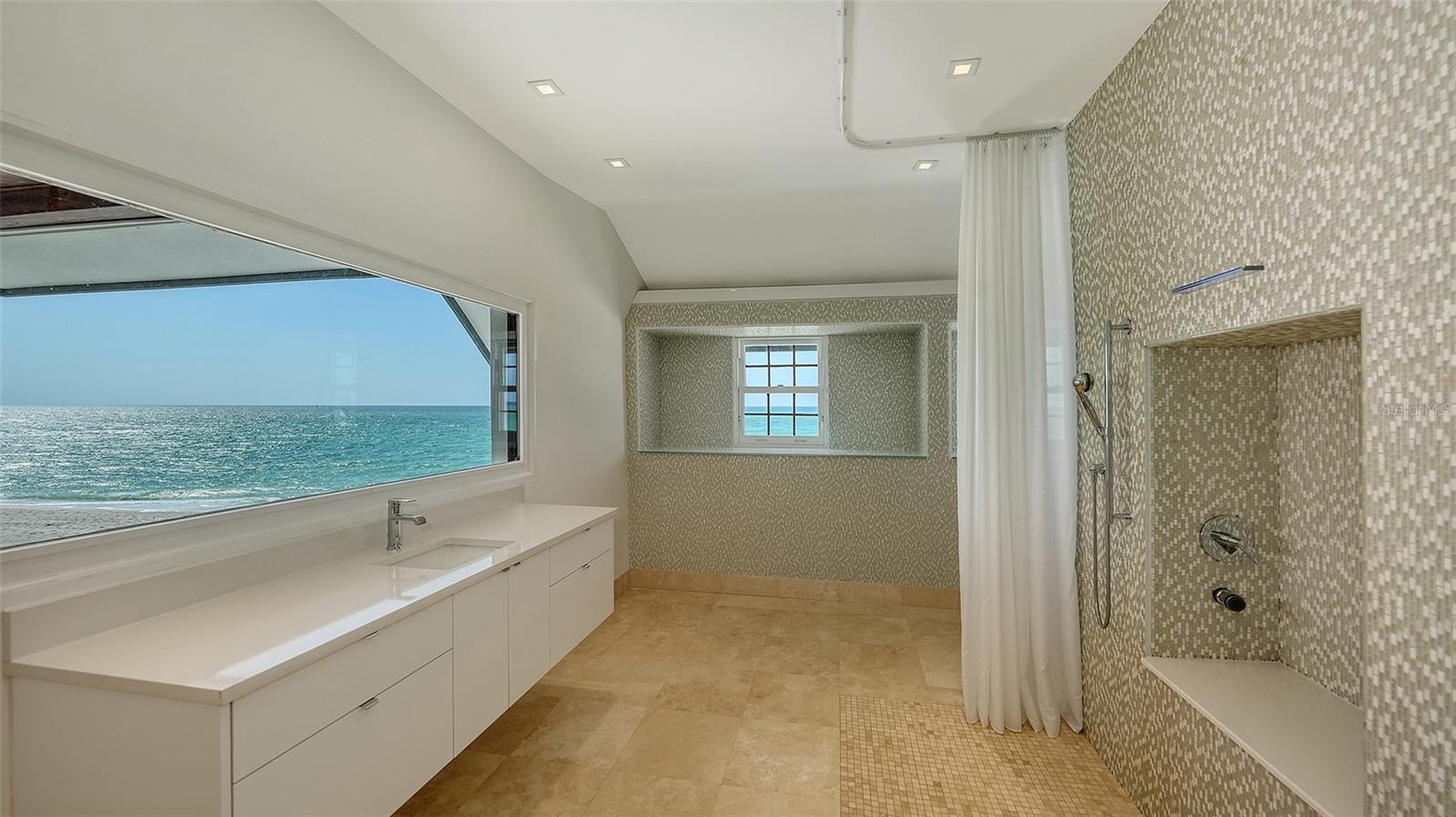 TB8352474 Property Photo