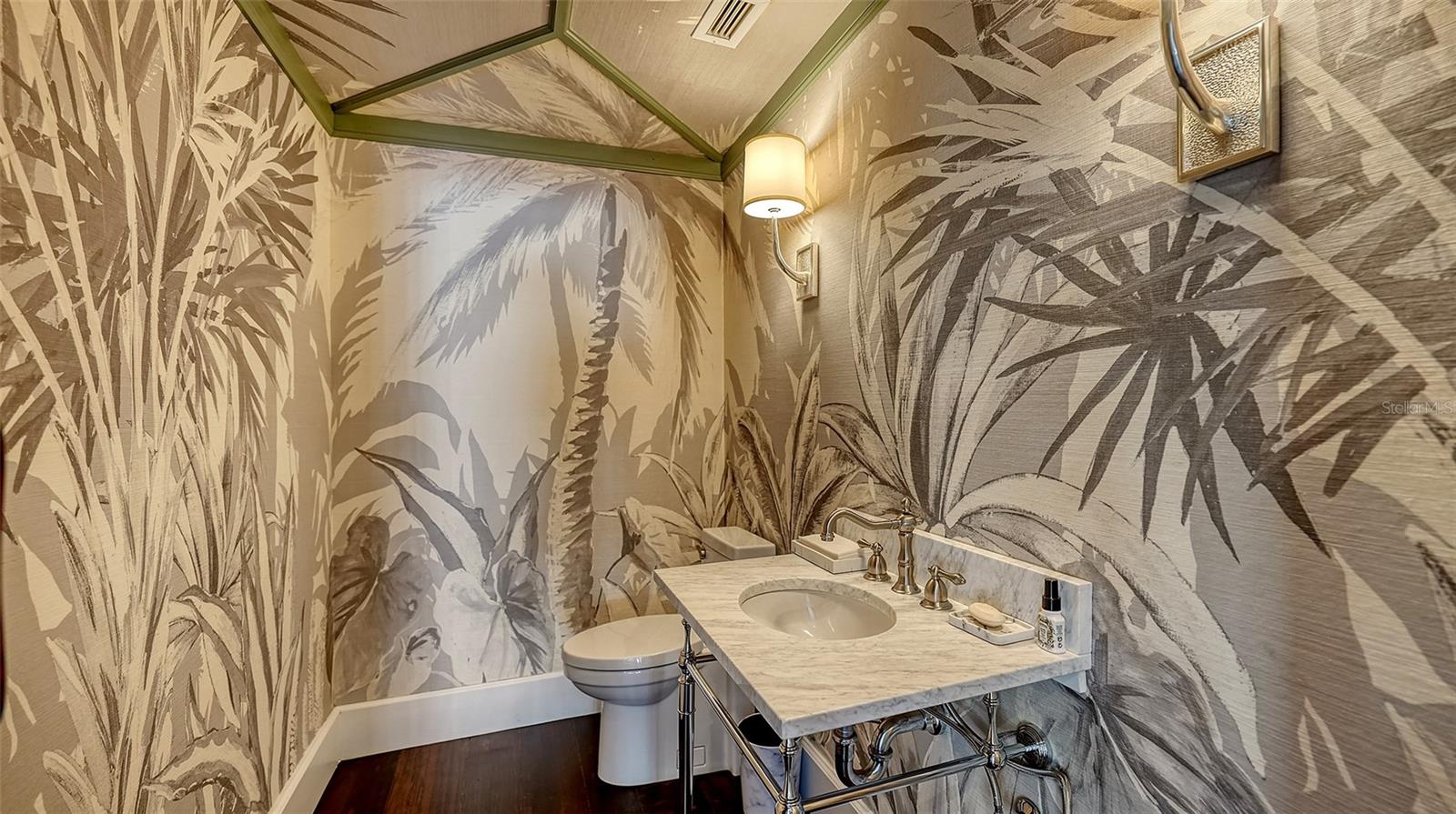 TB8352474 Property Photo