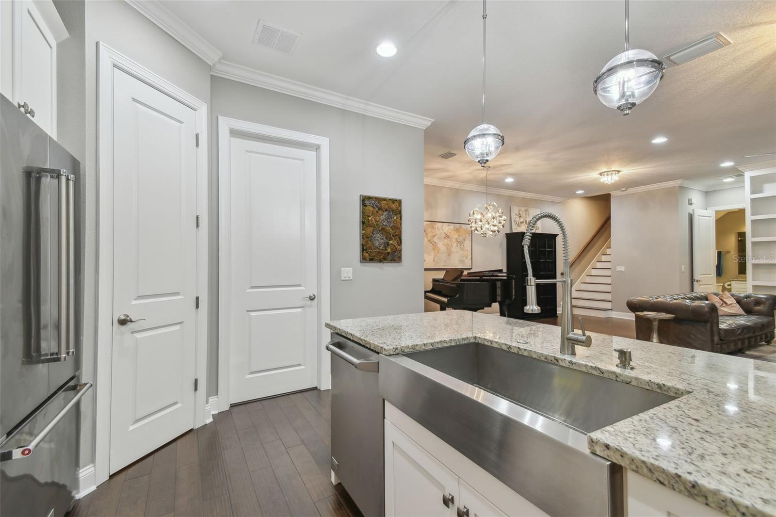 401 S MELVILLE AVE, TAMPA, FL, 33606