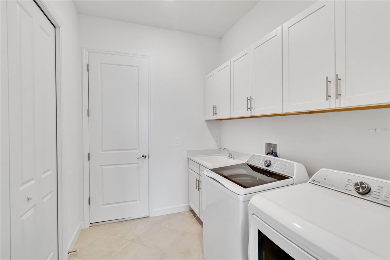 8562 SHORE LAKE DR, ENGLEWOOD, FL, 34224