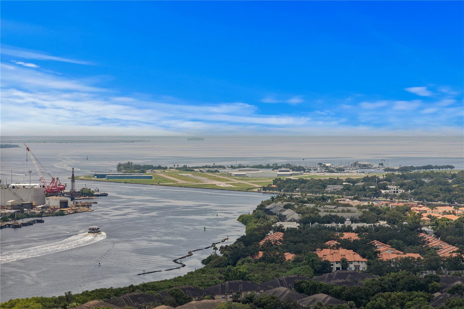 TB8352568 Property Photo