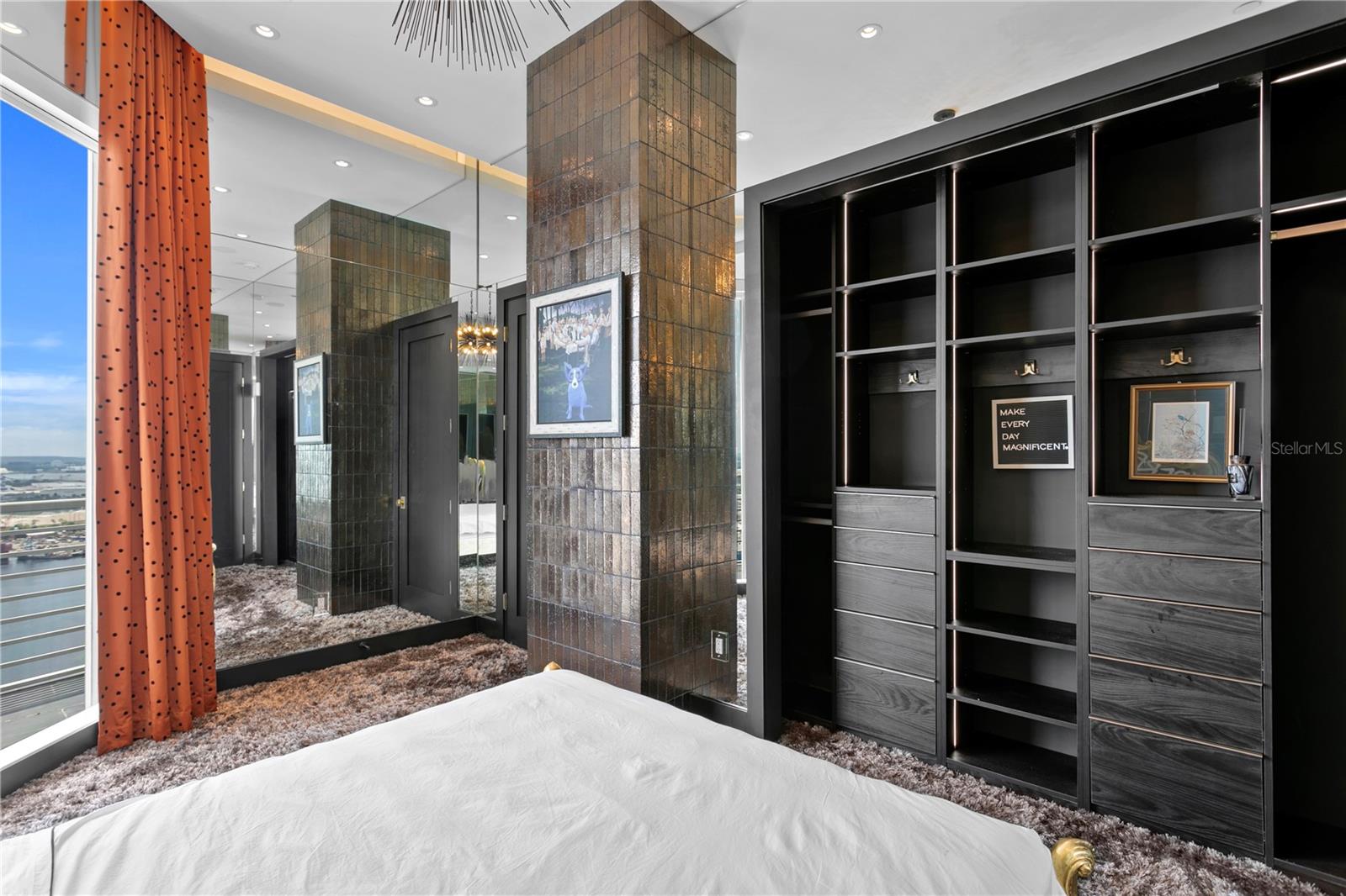 TB8352568 Property Photo