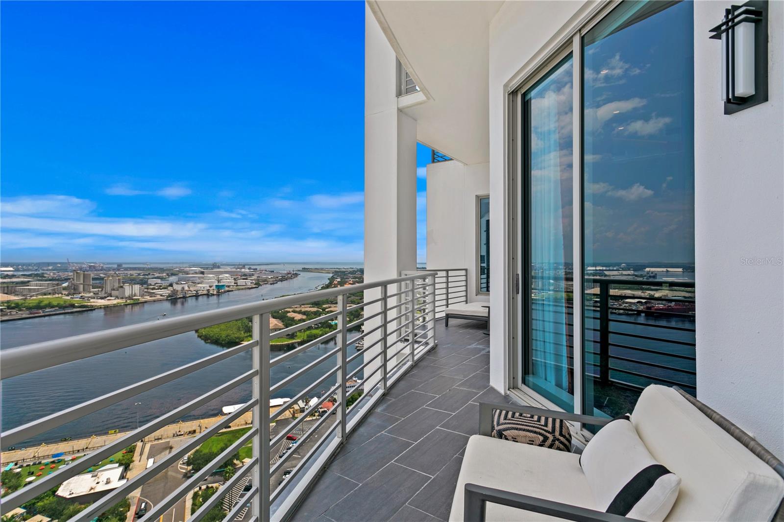 TB8352568 Property Photo