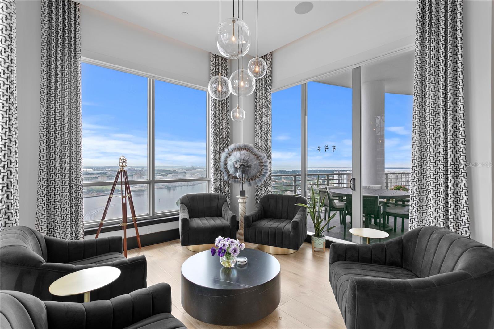 TB8352568 Property Photo