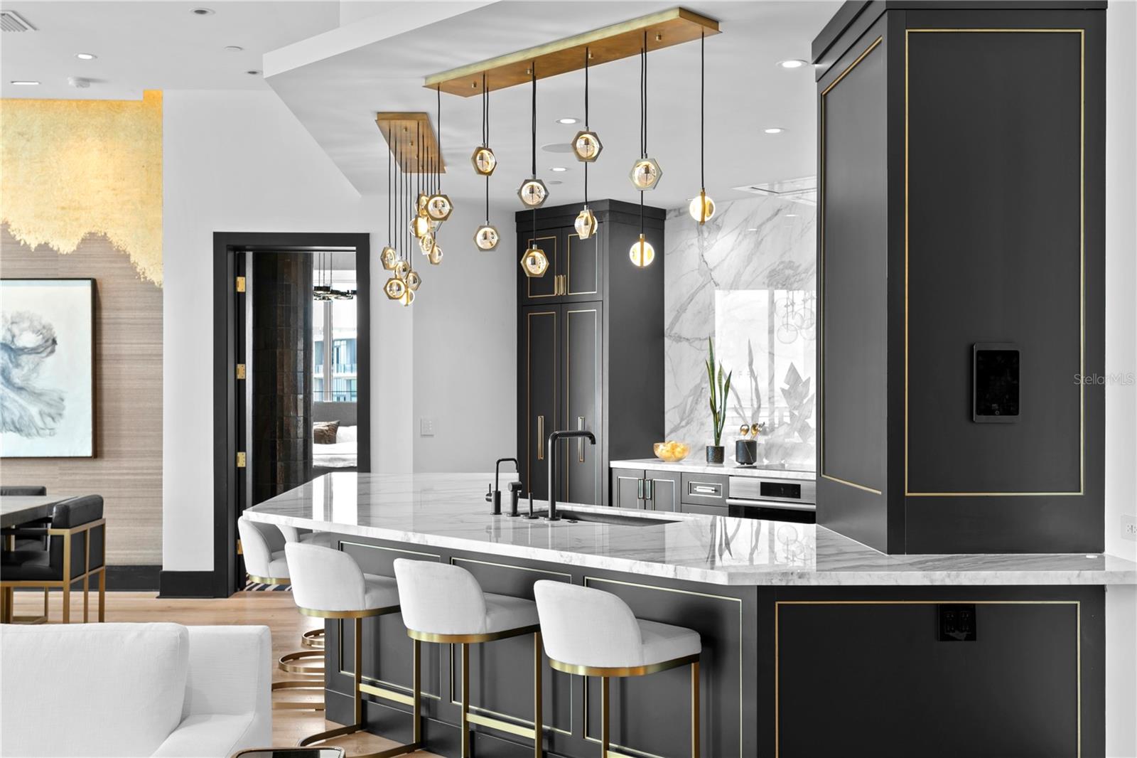 TB8352568 Property Photo