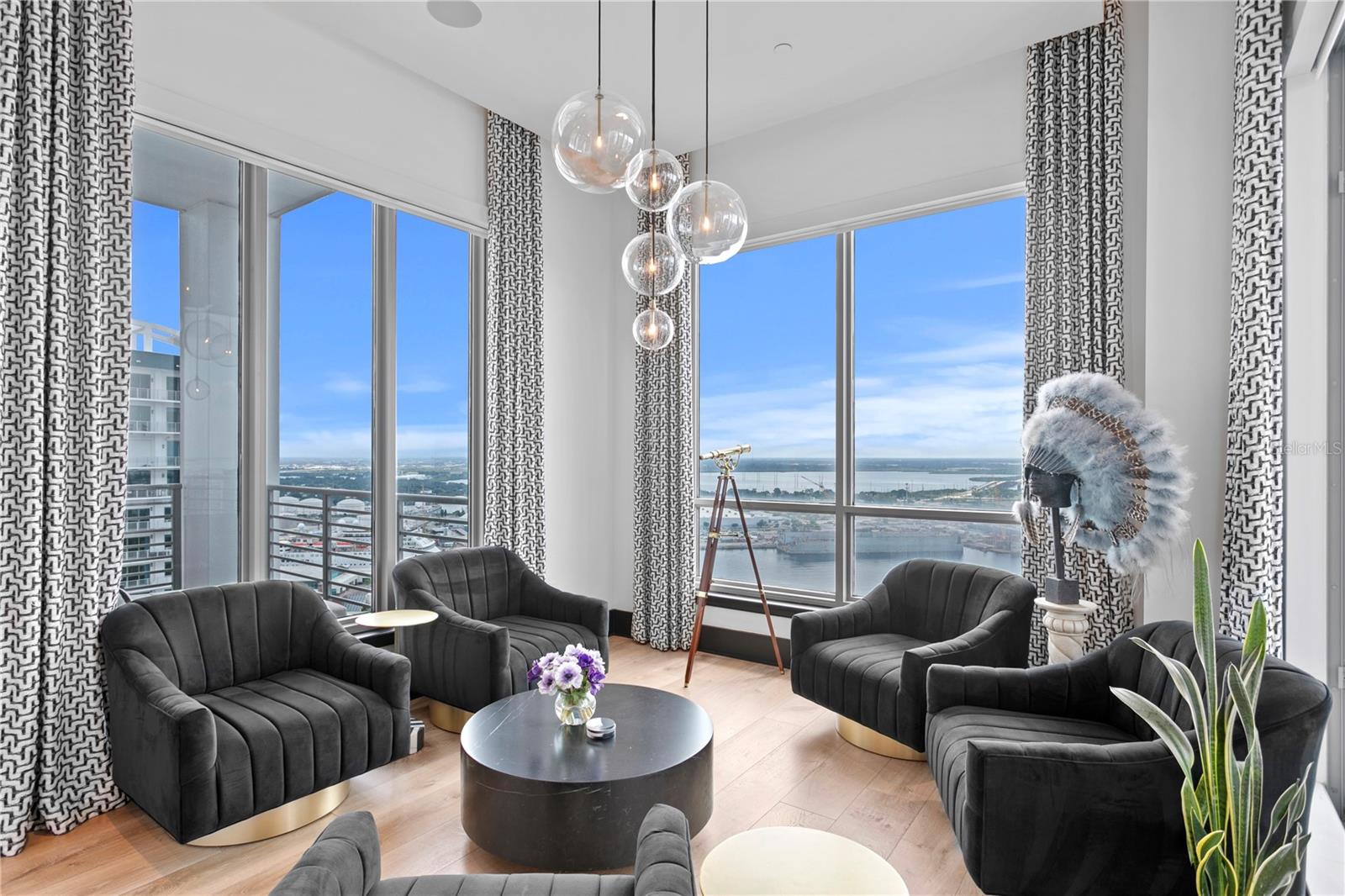 TB8352568 Property Photo