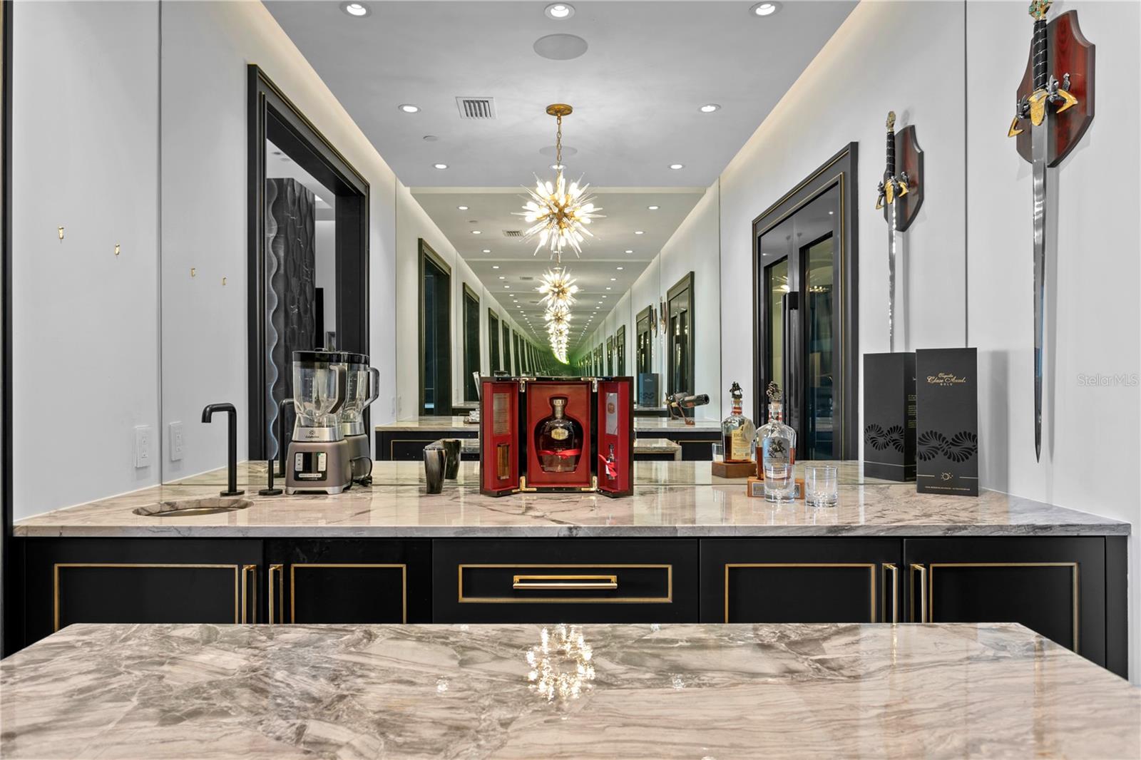 TB8352568 Property Photo