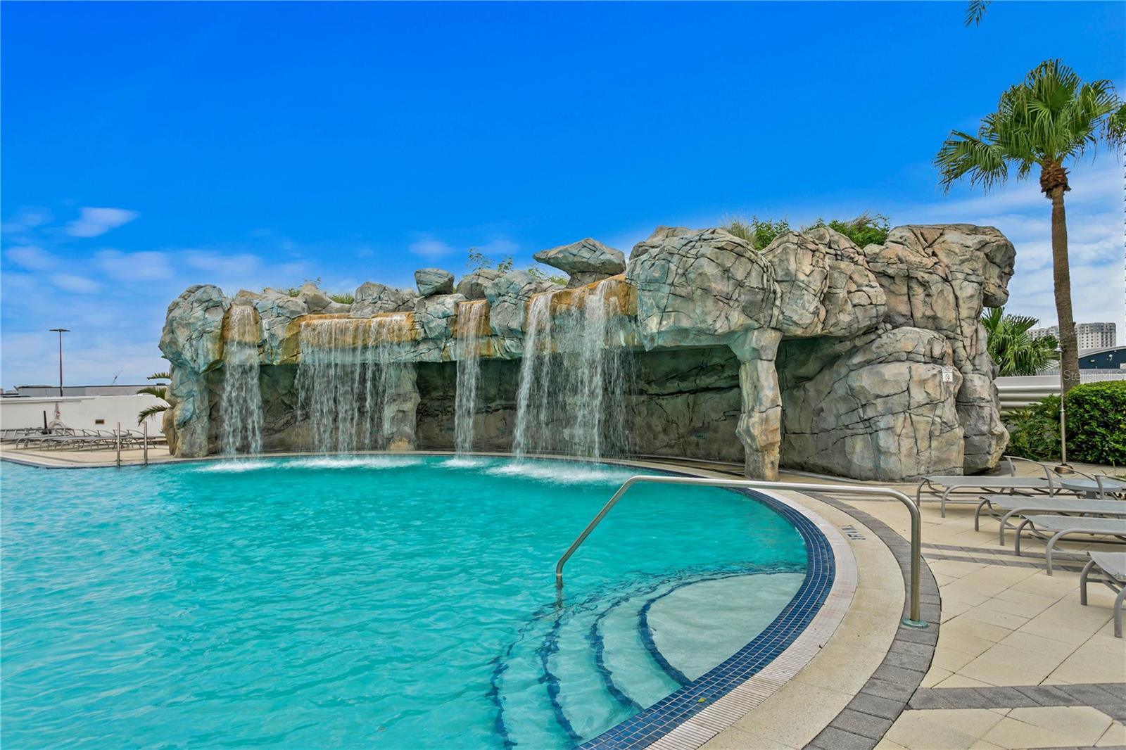 TB8352568 Property Photo