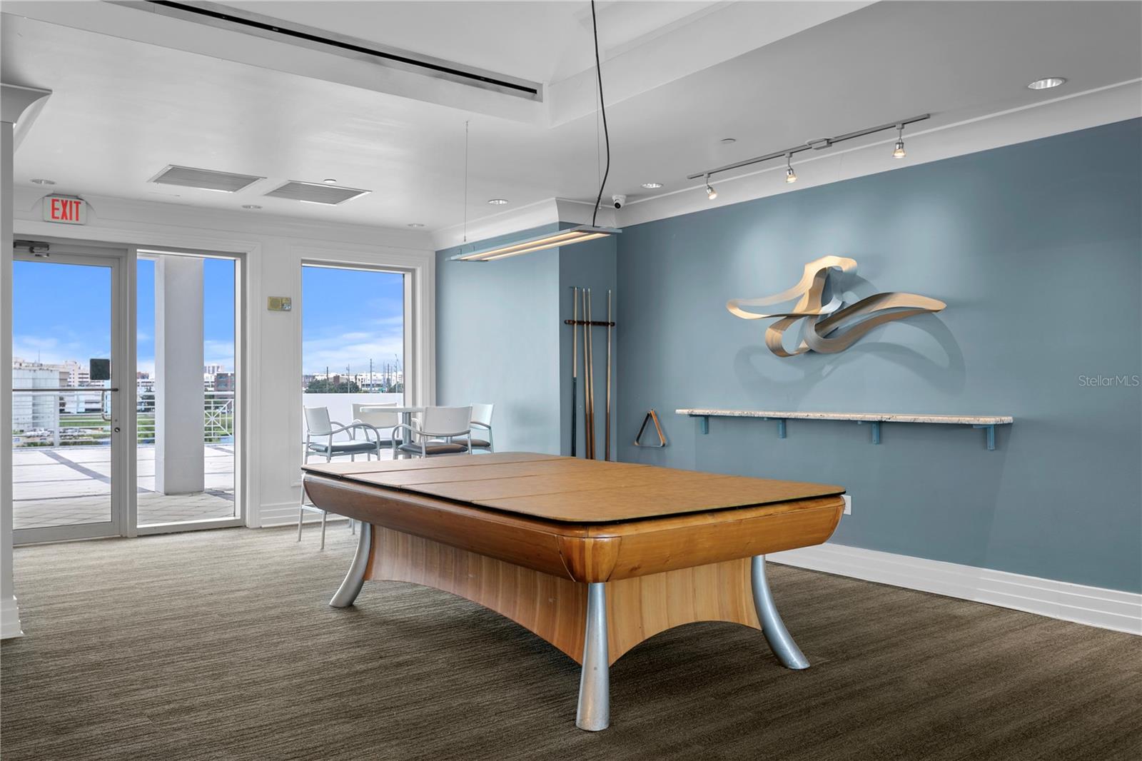 TB8352568 Property Photo