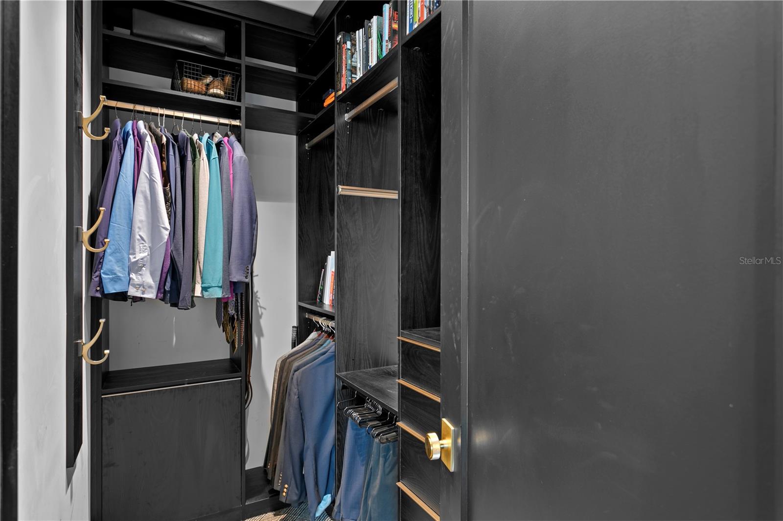 TB8352568 Property Photo